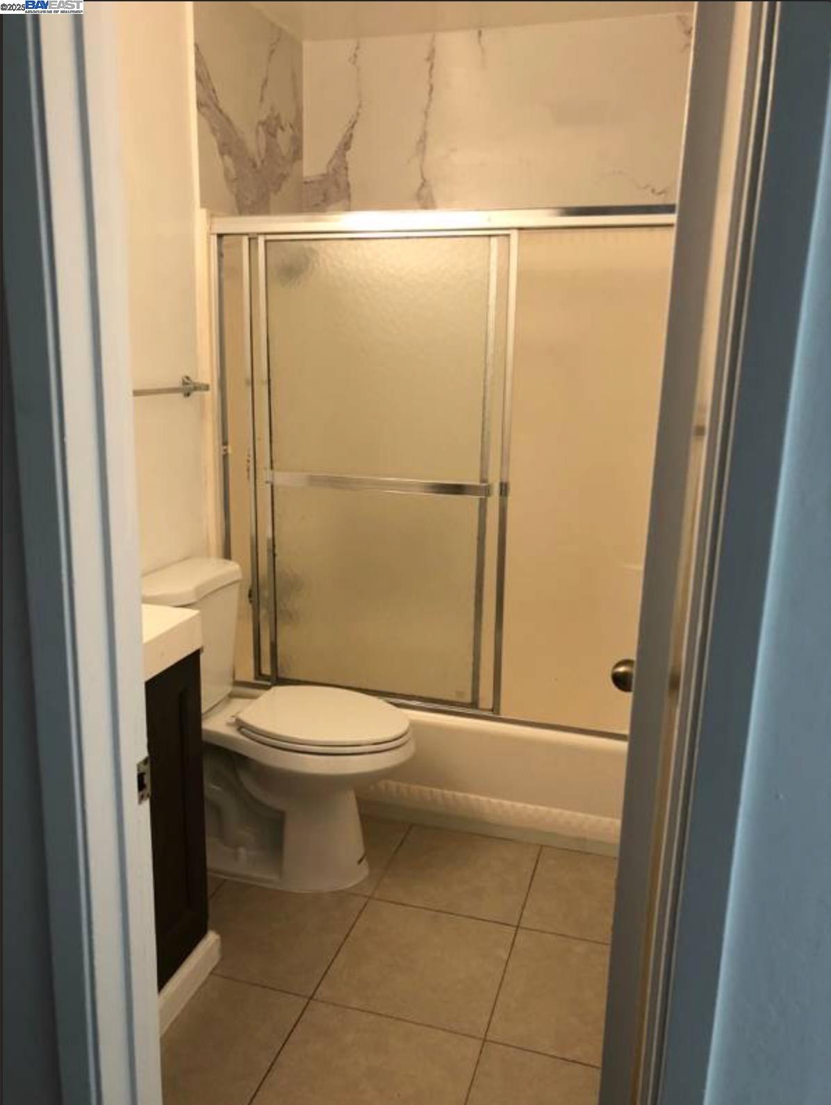 Detail Gallery Image 2 of 8 For 2067 Olivera Rd #B,  Concord,  CA 94520 - 2 Beds | 1/1 Baths