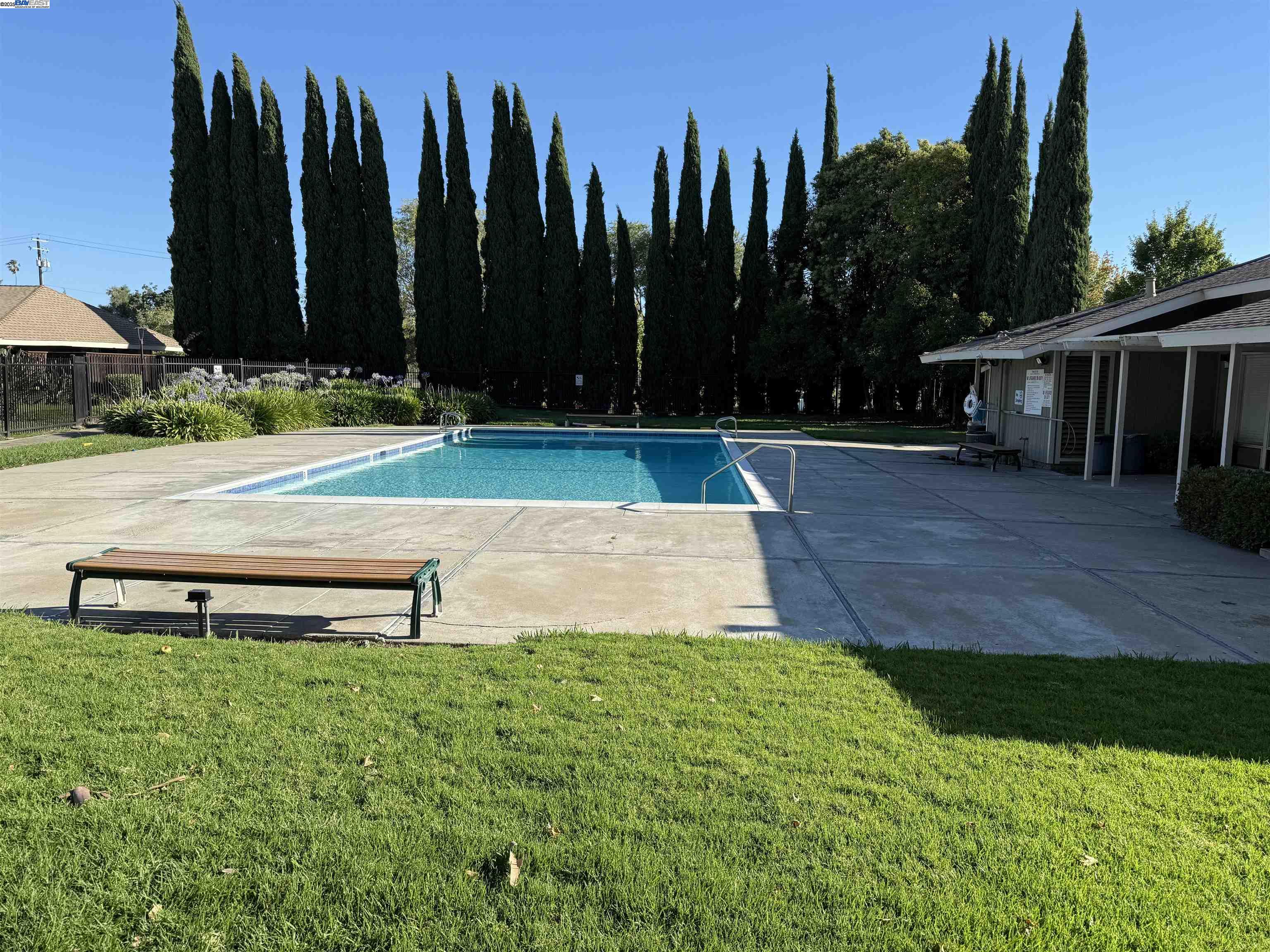 Detail Gallery Image 5 of 8 For 2067 Olivera Rd #B,  Concord,  CA 94520 - 2 Beds | 1/1 Baths
