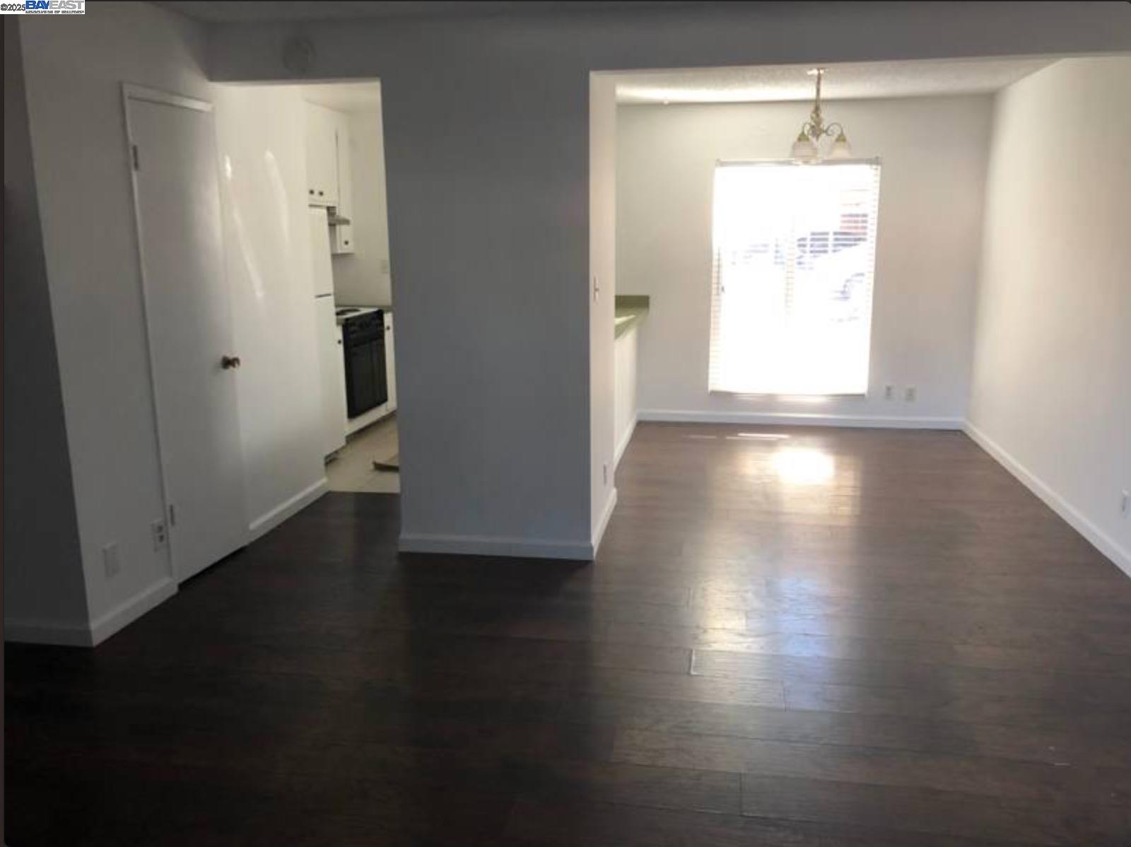 Detail Gallery Image 6 of 8 For 2067 Olivera Rd #B,  Concord,  CA 94520 - 2 Beds | 1/1 Baths