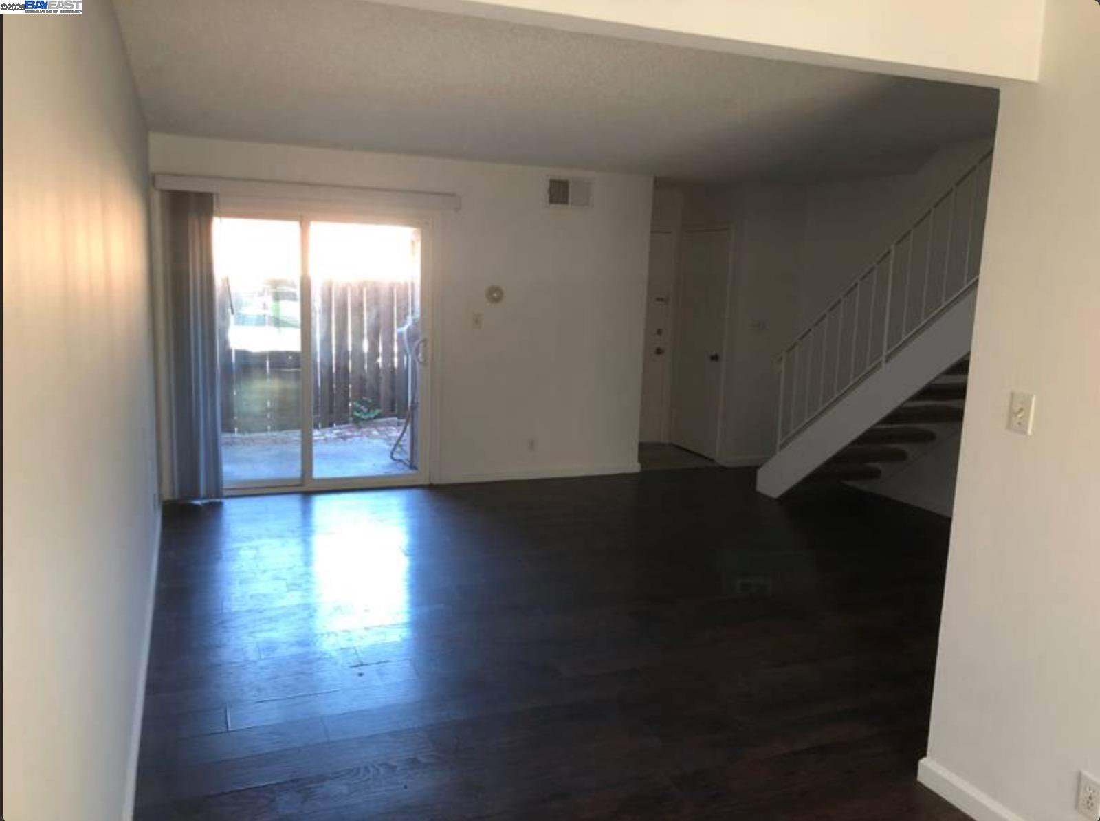 Detail Gallery Image 7 of 8 For 2067 Olivera Rd #B,  Concord,  CA 94520 - 2 Beds | 1/1 Baths