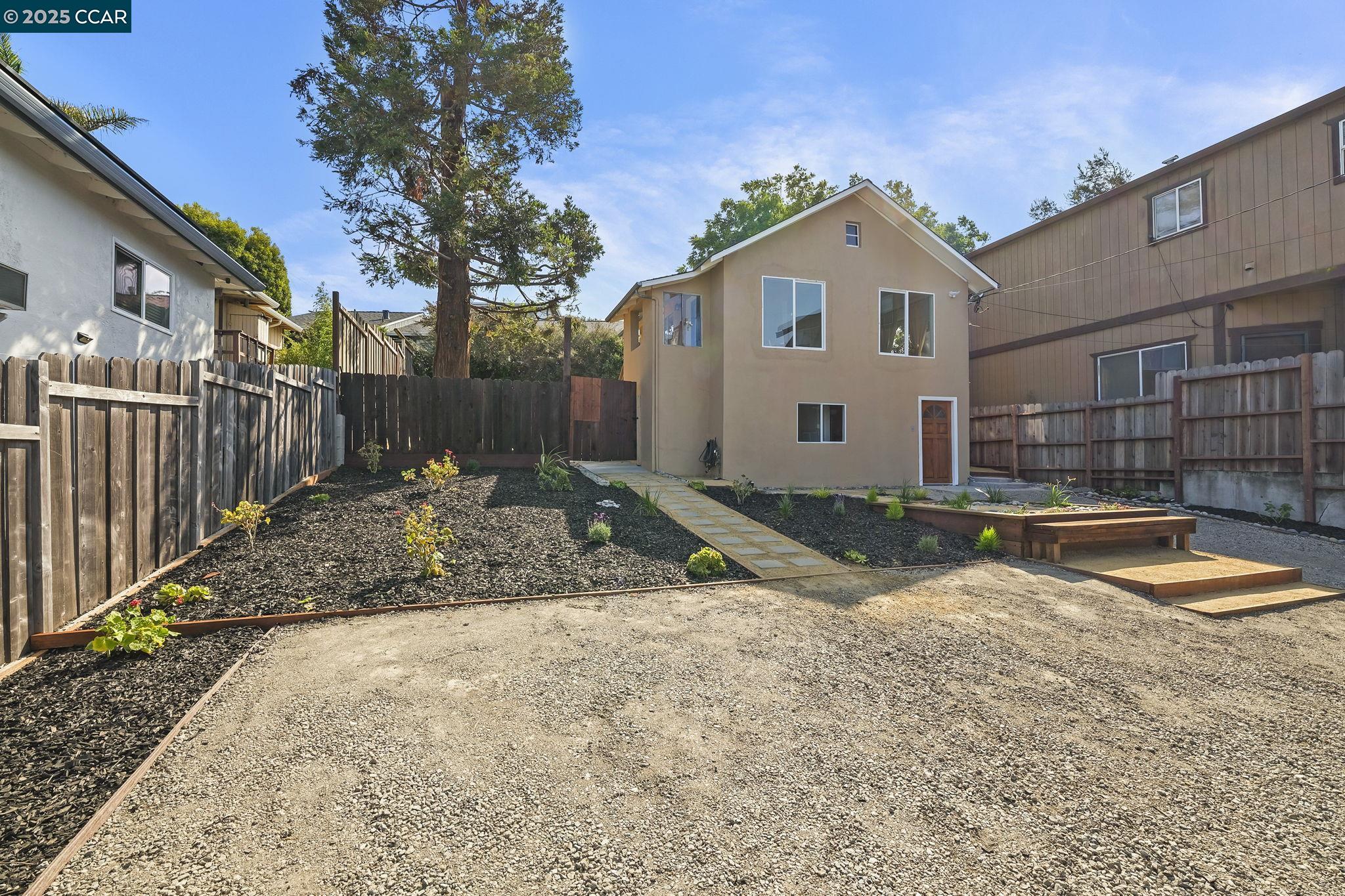 Detail Gallery Image 1 of 29 For 1618 Beau Rivage, San Pablo,  CA 94806 - 1 Beds | 1 Baths