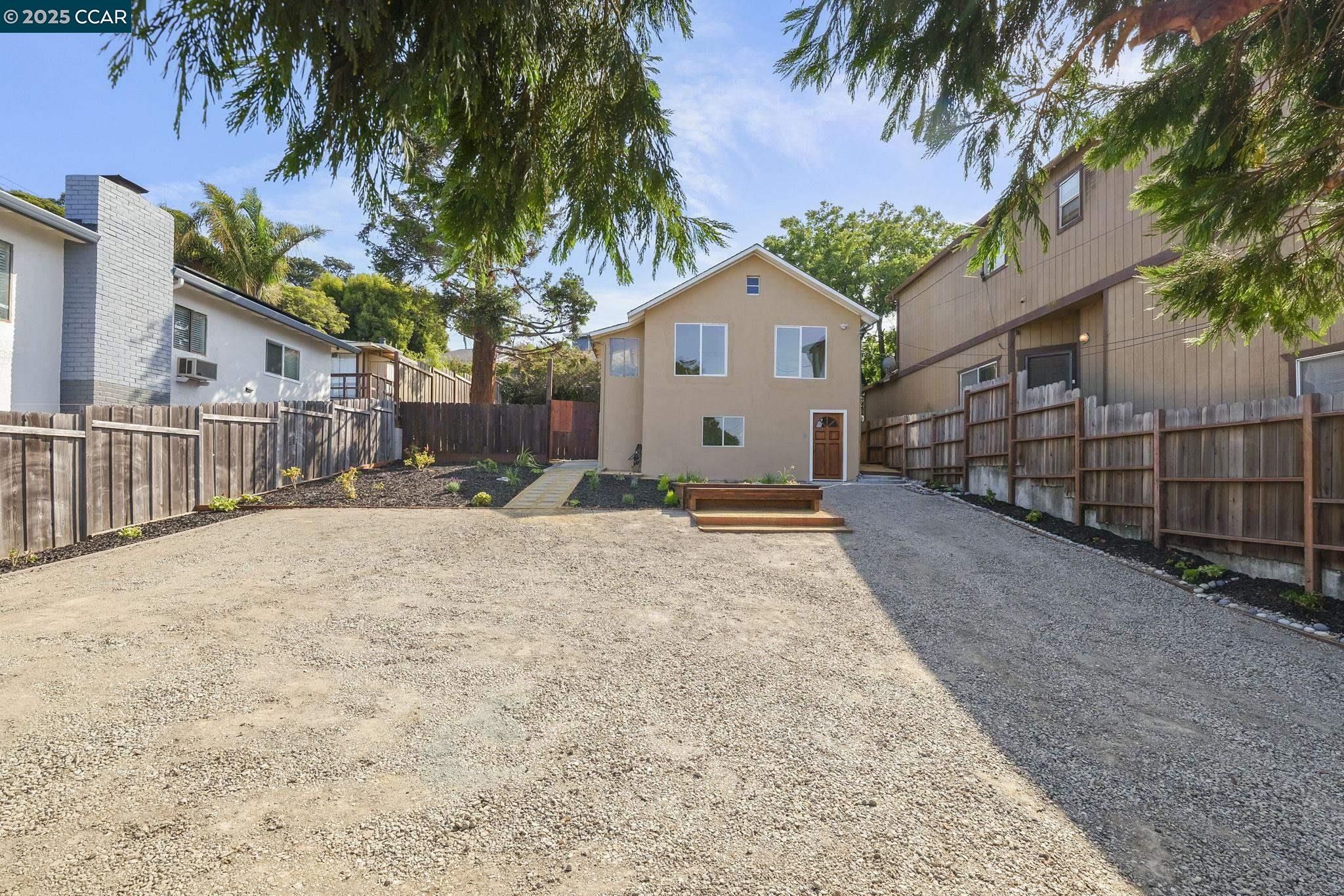 Detail Gallery Image 2 of 29 For 1618 Beau Rivage, San Pablo,  CA 94806 - 1 Beds | 1 Baths