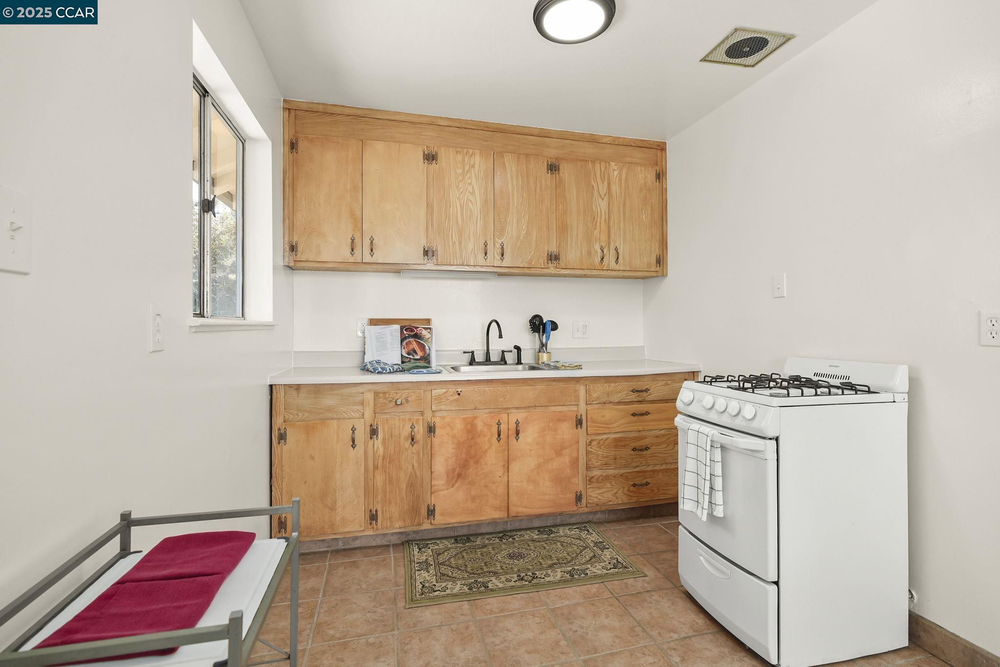 Detail Gallery Image 15 of 29 For 1618 Beau Rivage, San Pablo,  CA 94806 - 1 Beds | 1 Baths