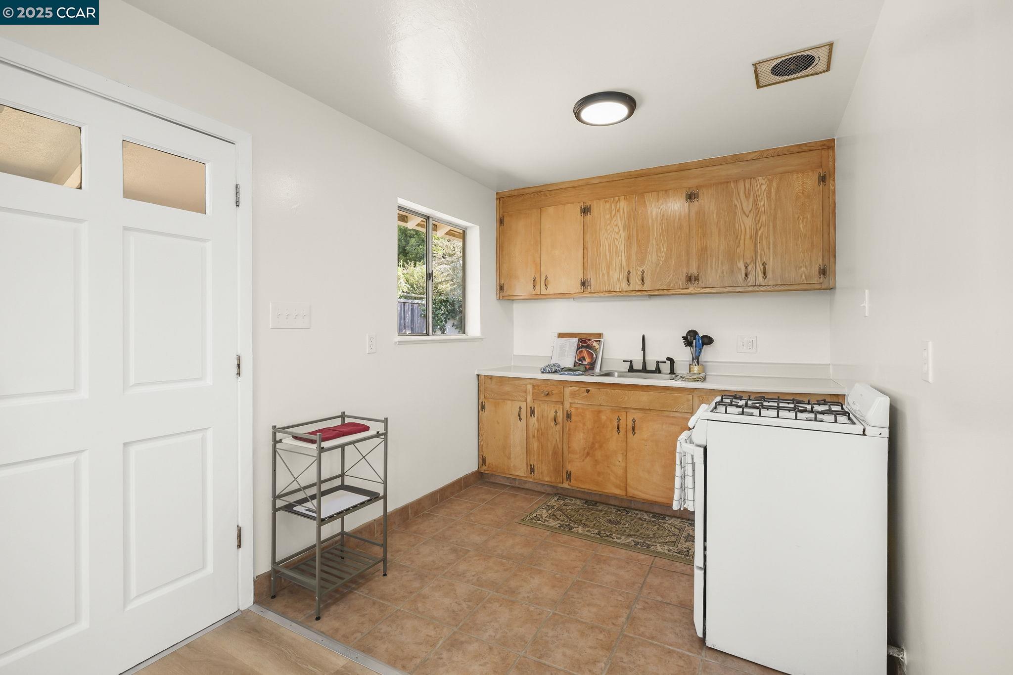 Detail Gallery Image 16 of 29 For 1618 Beau Rivage, San Pablo,  CA 94806 - 1 Beds | 1 Baths