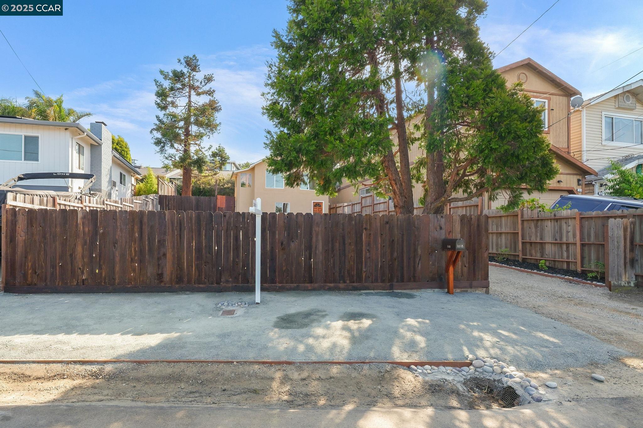 Detail Gallery Image 3 of 29 For 1618 Beau Rivage, San Pablo,  CA 94806 - 1 Beds | 1 Baths