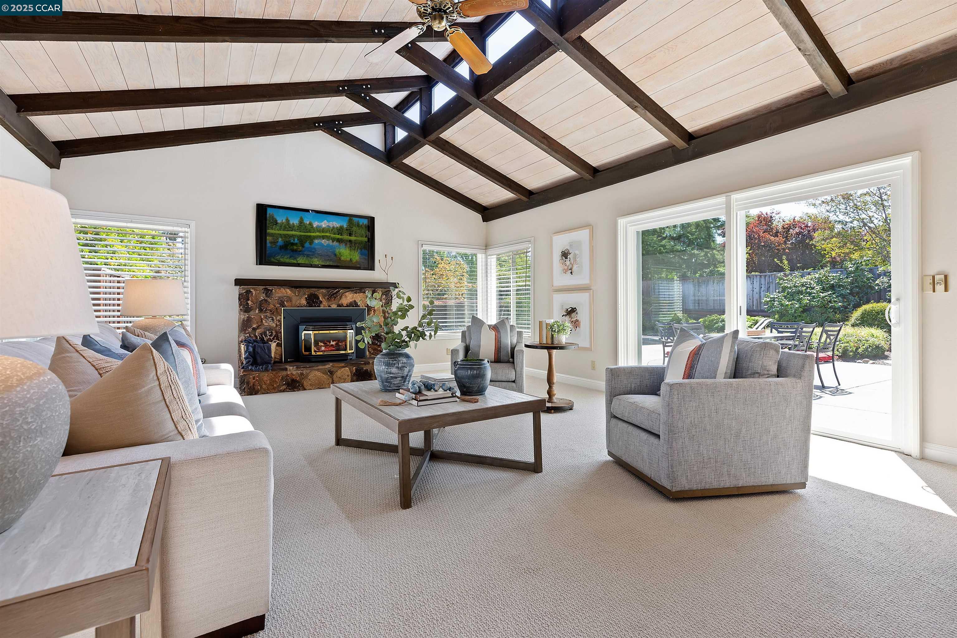 Detail Gallery Image 12 of 27 For 1010 Crystal Ct, Walnut Creek,  CA 94598 - 4 Beds | 3 Baths