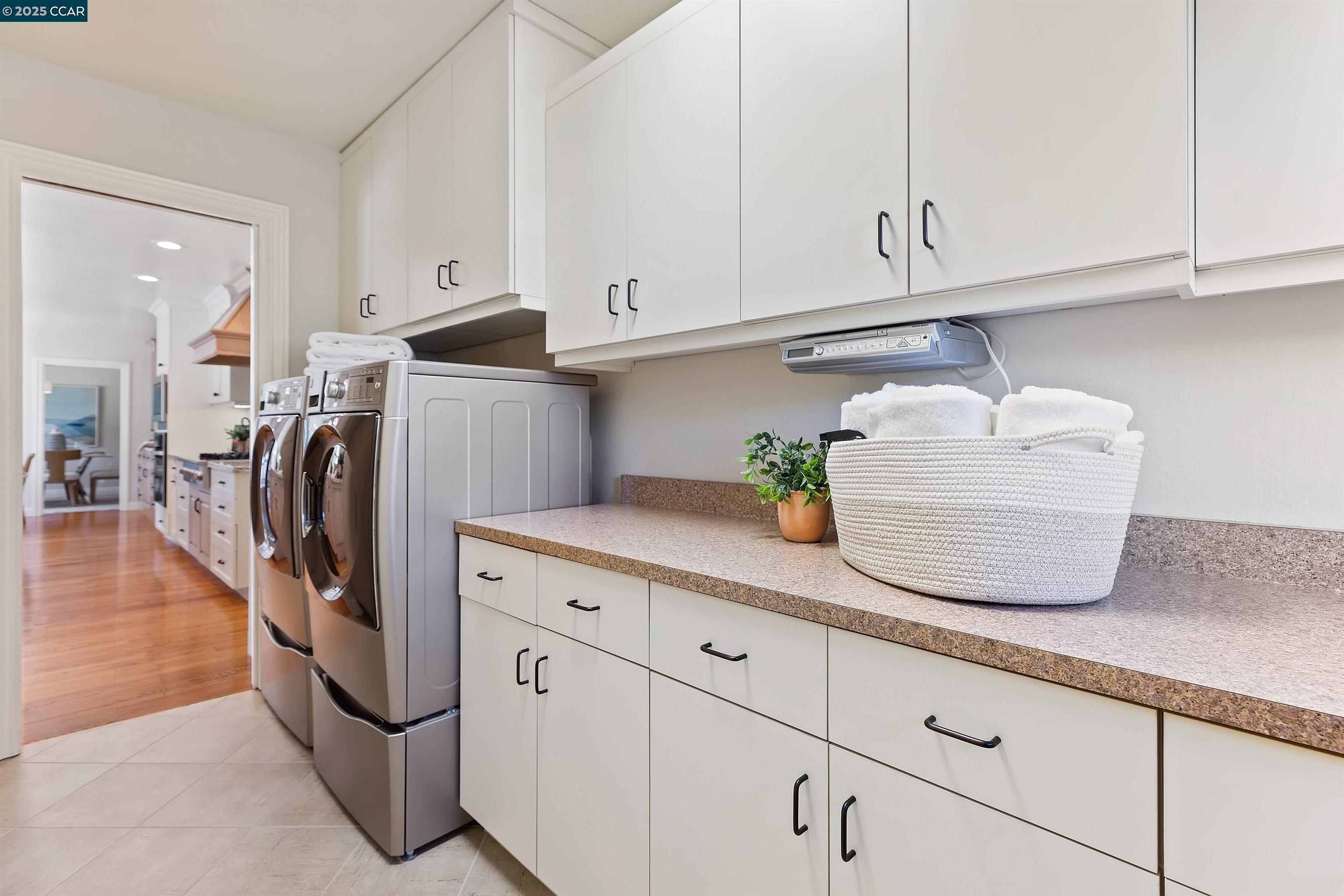 Detail Gallery Image 22 of 27 For 1010 Crystal Ct, Walnut Creek,  CA 94598 - 4 Beds | 3 Baths