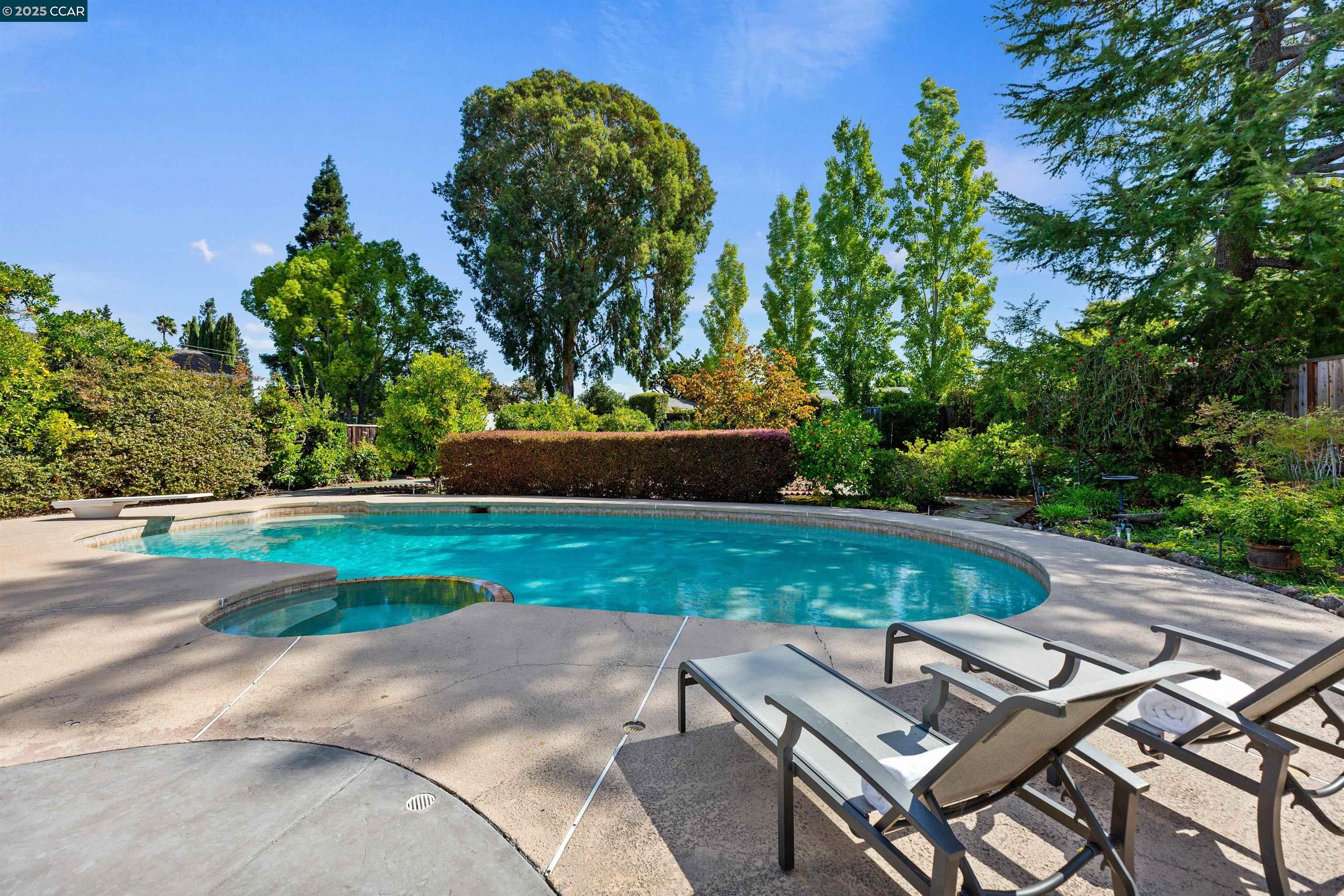 Detail Gallery Image 23 of 27 For 1010 Crystal Ct, Walnut Creek,  CA 94598 - 4 Beds | 3 Baths