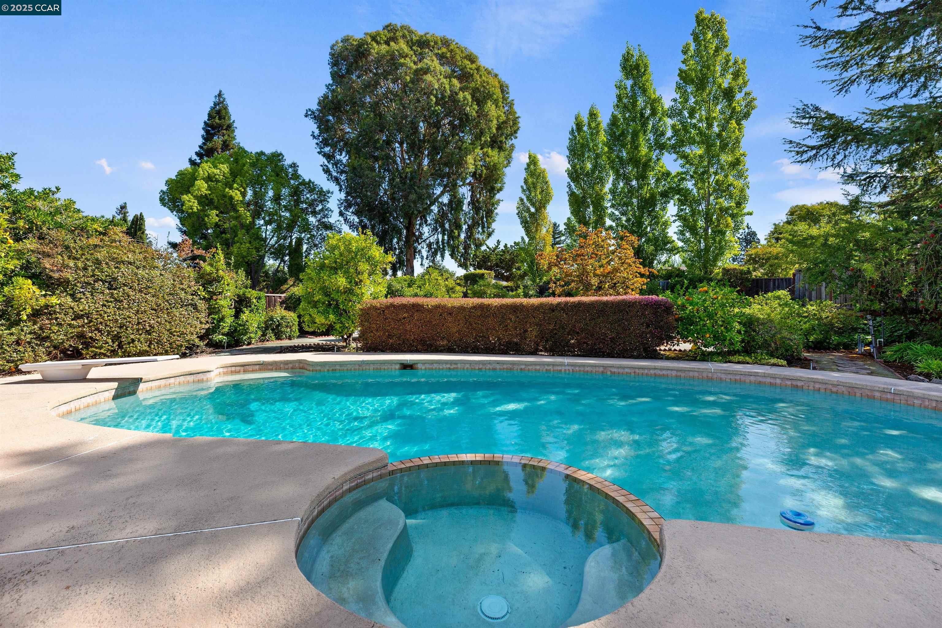 Detail Gallery Image 25 of 27 For 1010 Crystal Ct, Walnut Creek,  CA 94598 - 4 Beds | 3 Baths