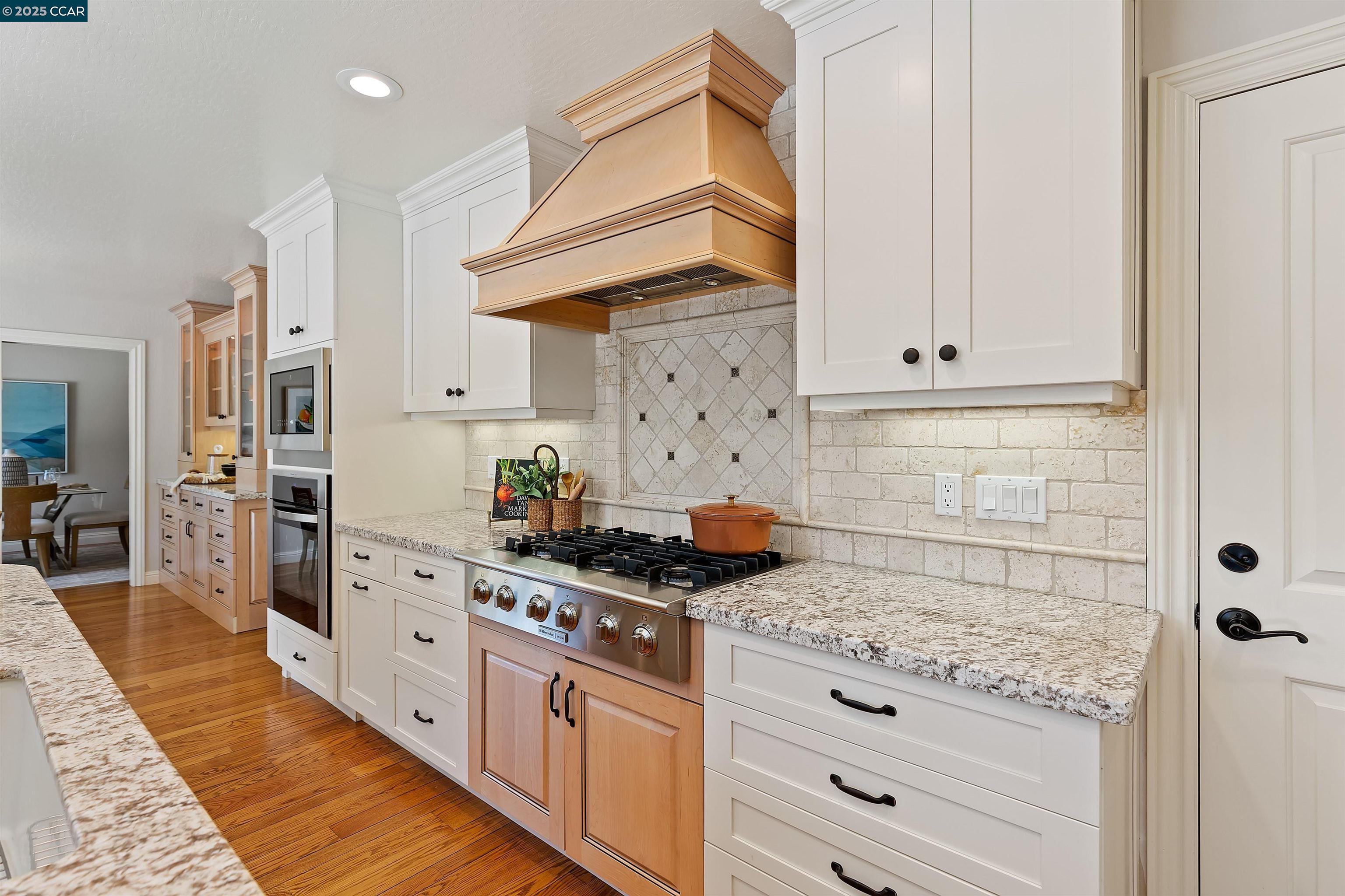 Detail Gallery Image 8 of 27 For 1010 Crystal Ct, Walnut Creek,  CA 94598 - 4 Beds | 3 Baths