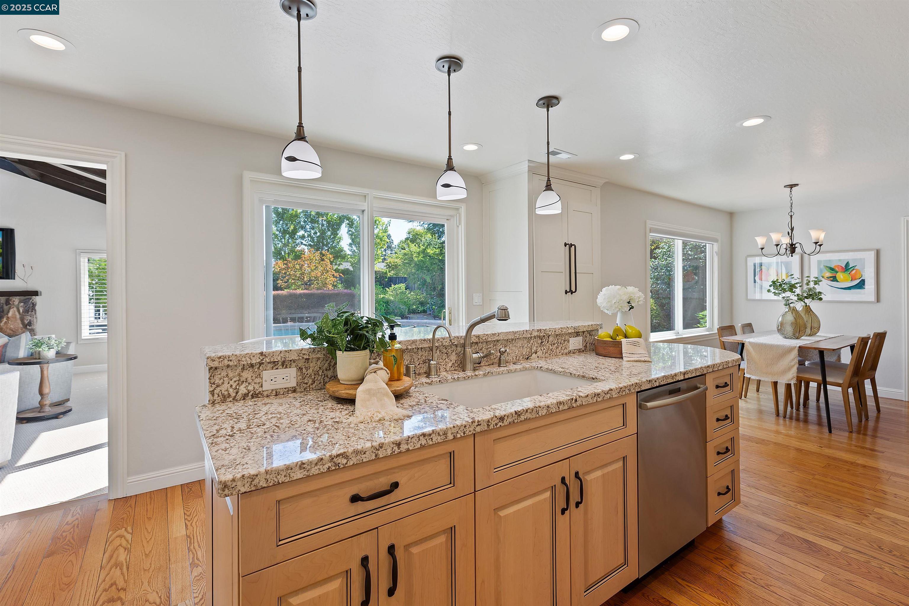 Detail Gallery Image 9 of 27 For 1010 Crystal Ct, Walnut Creek,  CA 94598 - 4 Beds | 3 Baths