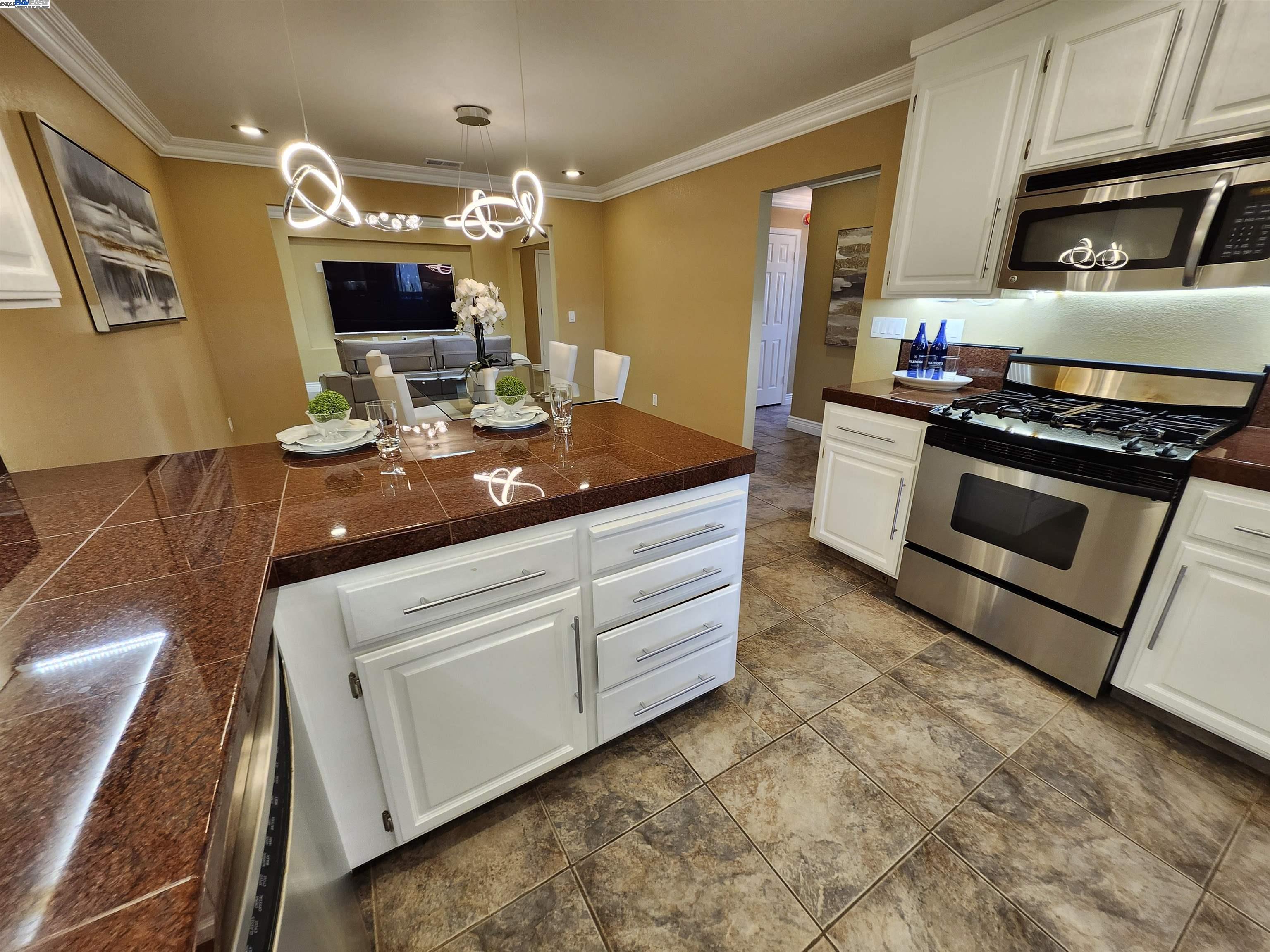 Detail Gallery Image 12 of 60 For 1823 Mockingbird Pl, Danville,  CA 94526 - 5 Beds | 3/1 Baths
