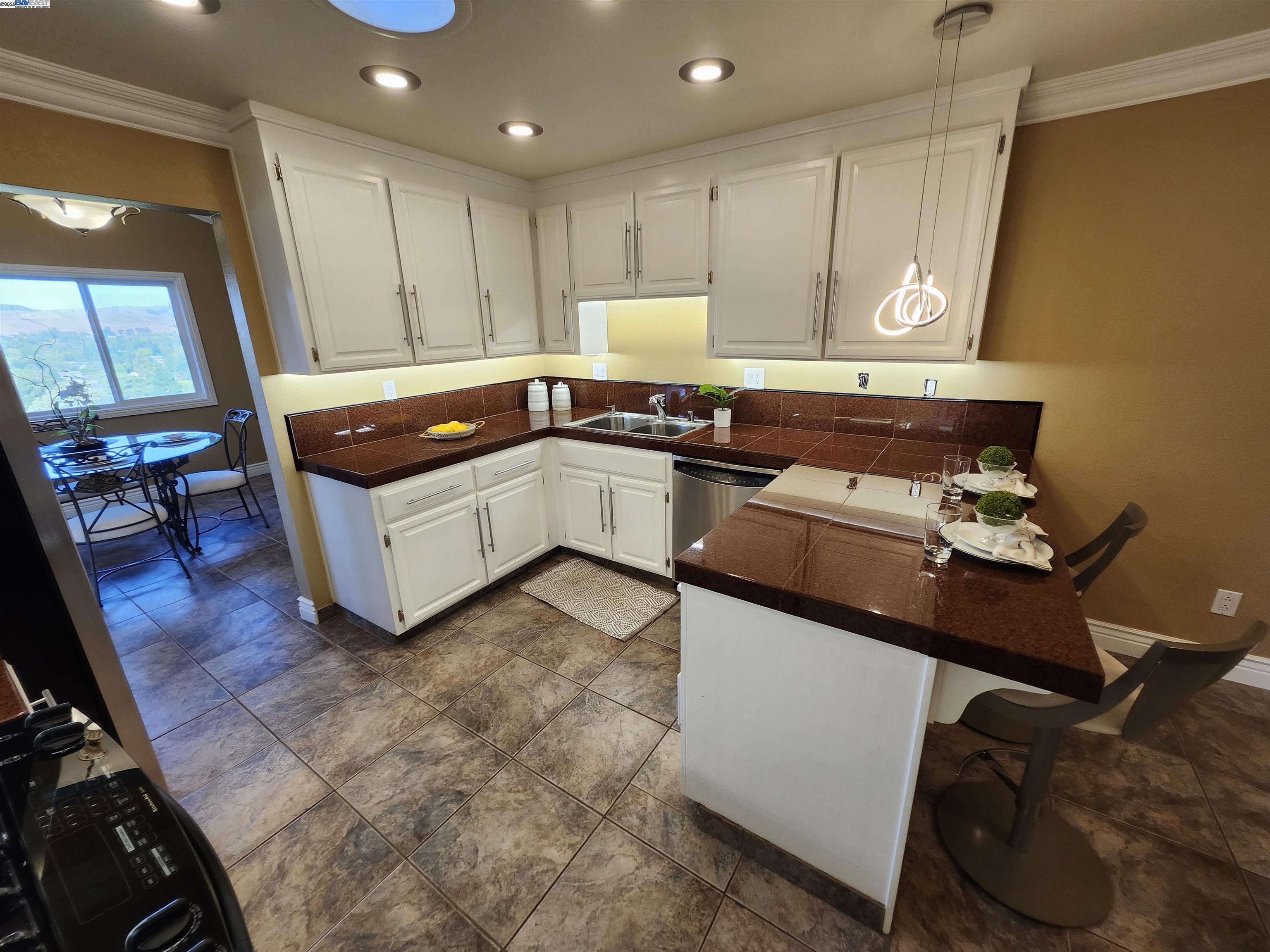 Detail Gallery Image 10 of 60 For 1823 Mockingbird Pl, Danville,  CA 94526 - 5 Beds | 3/1 Baths