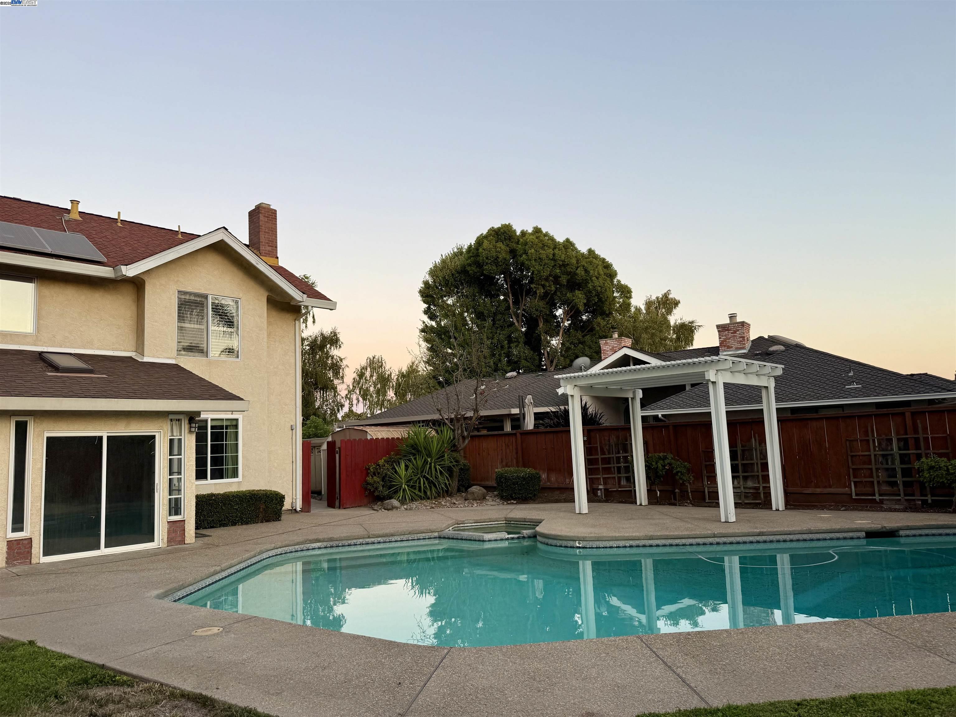 Detail Gallery Image 3 of 5 For 1023 Marsh Creek Lane, Manteca,  CA 95366 - 4 Beds | 2/1 Baths