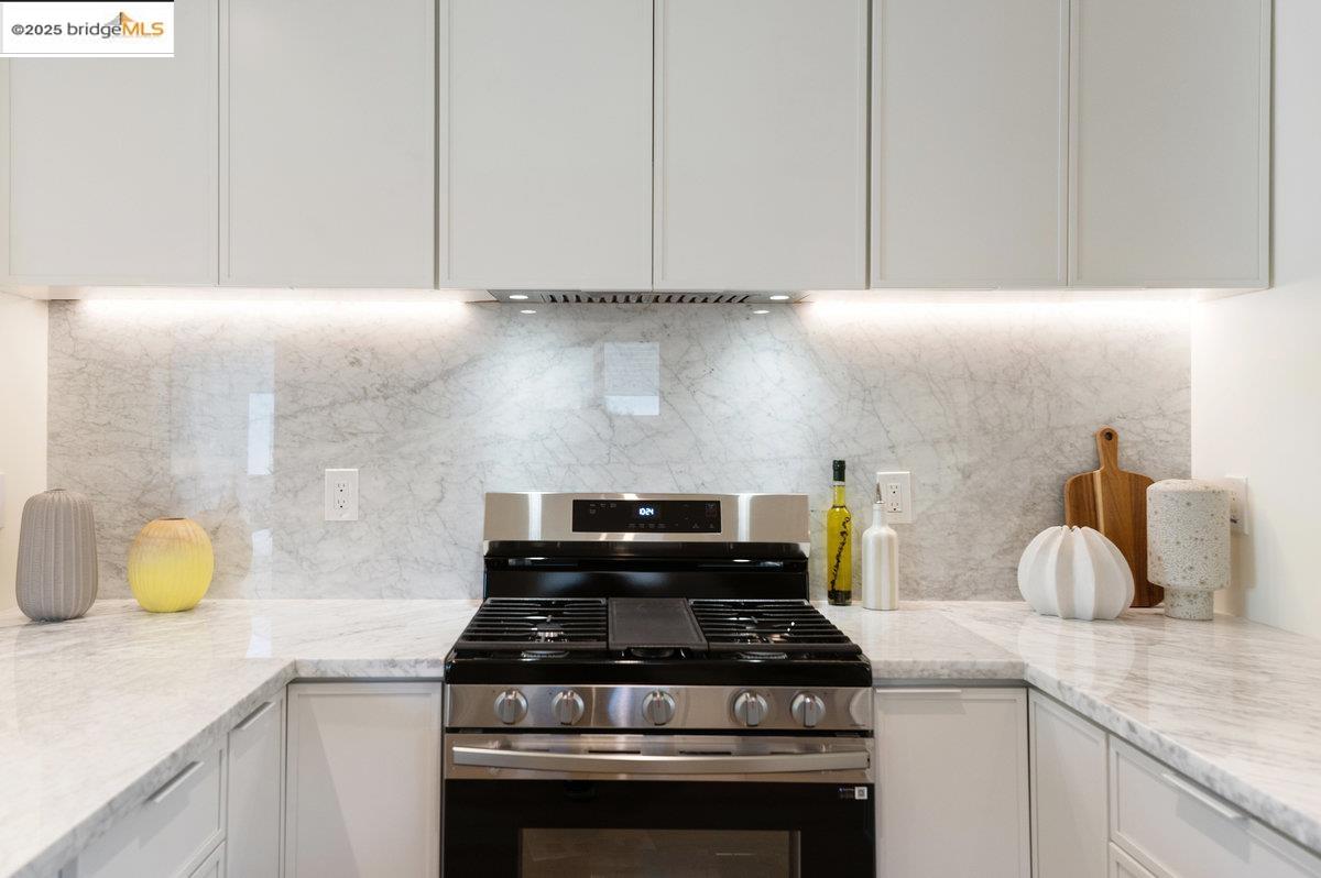 Detail Gallery Image 12 of 43 For 528 Ruby St, Redwood City,  CA 94062 - 2 Beds | 2 Baths