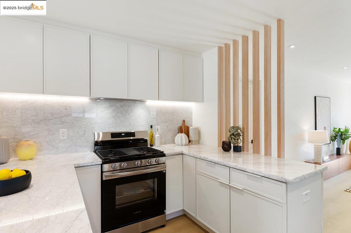 Detail Gallery Image 13 of 43 For 528 Ruby St, Redwood City,  CA 94062 - 2 Beds | 2 Baths