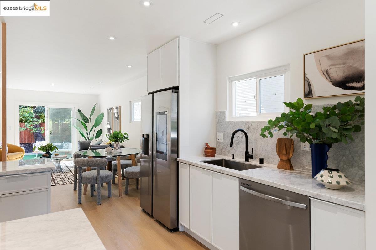 Detail Gallery Image 15 of 43 For 528 Ruby St, Redwood City,  CA 94062 - 2 Beds | 2 Baths