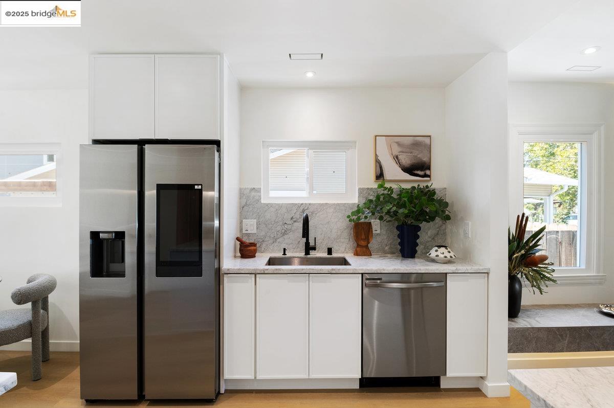 Detail Gallery Image 16 of 43 For 528 Ruby St, Redwood City,  CA 94062 - 2 Beds | 2 Baths