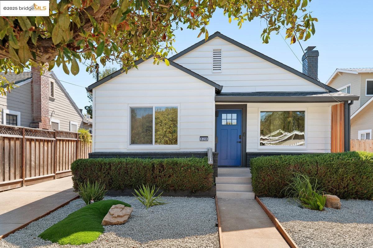 Detail Gallery Image 3 of 43 For 528 Ruby St, Redwood City,  CA 94062 - 2 Beds | 2 Baths