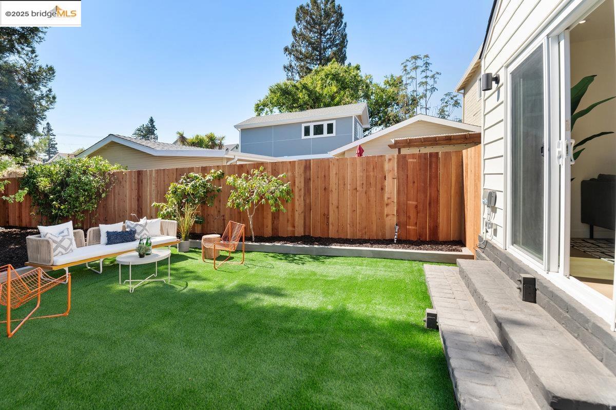 Detail Gallery Image 37 of 43 For 528 Ruby St, Redwood City,  CA 94062 - 2 Beds | 2 Baths