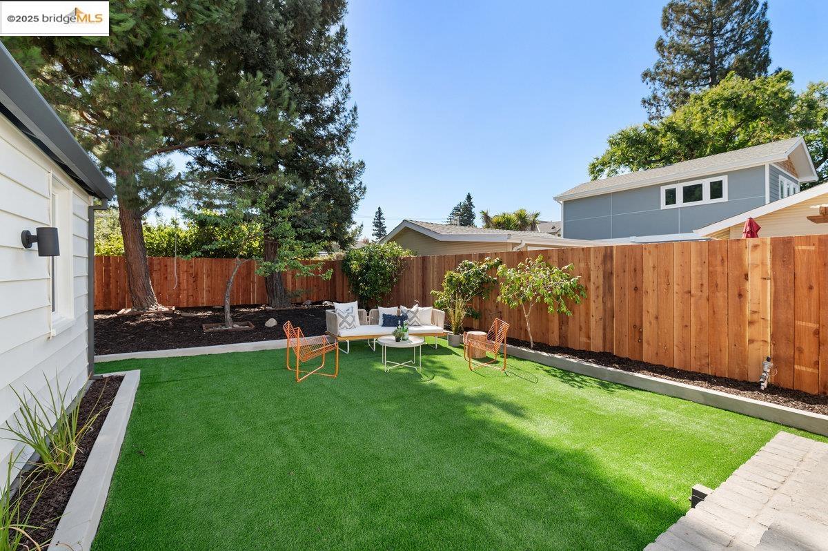 Detail Gallery Image 38 of 43 For 528 Ruby St, Redwood City,  CA 94062 - 2 Beds | 2 Baths