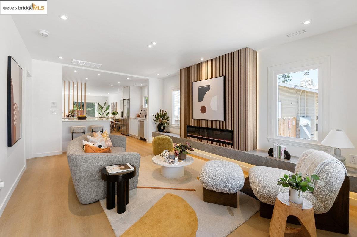 Detail Gallery Image 5 of 43 For 528 Ruby St, Redwood City,  CA 94062 - 2 Beds | 2 Baths