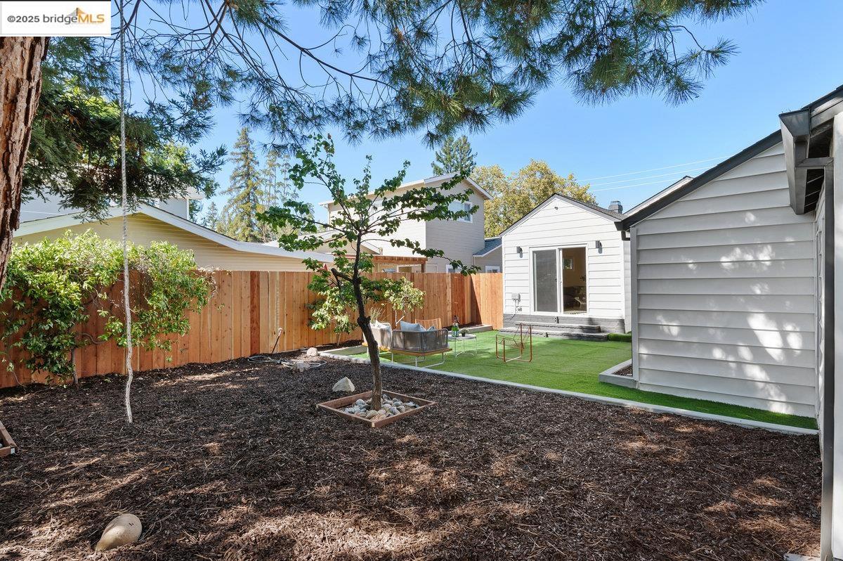 Detail Gallery Image 42 of 43 For 528 Ruby St, Redwood City,  CA 94062 - 2 Beds | 2 Baths