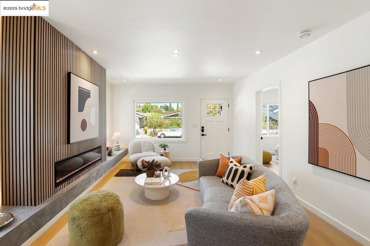 Detail Gallery Image 9 of 43 For 528 Ruby St, Redwood City,  CA 94062 - 2 Beds | 2 Baths