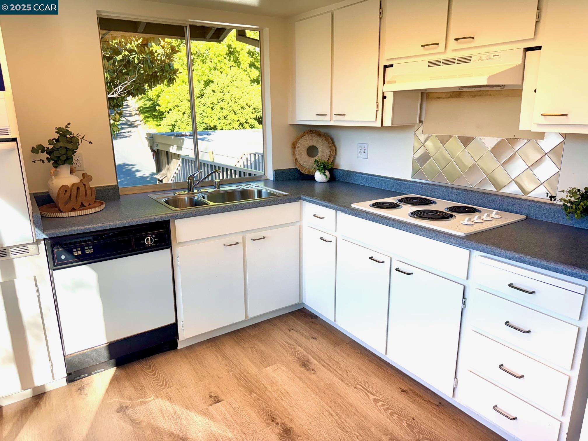 Photo #13: 41109838 Listing: Photo #13