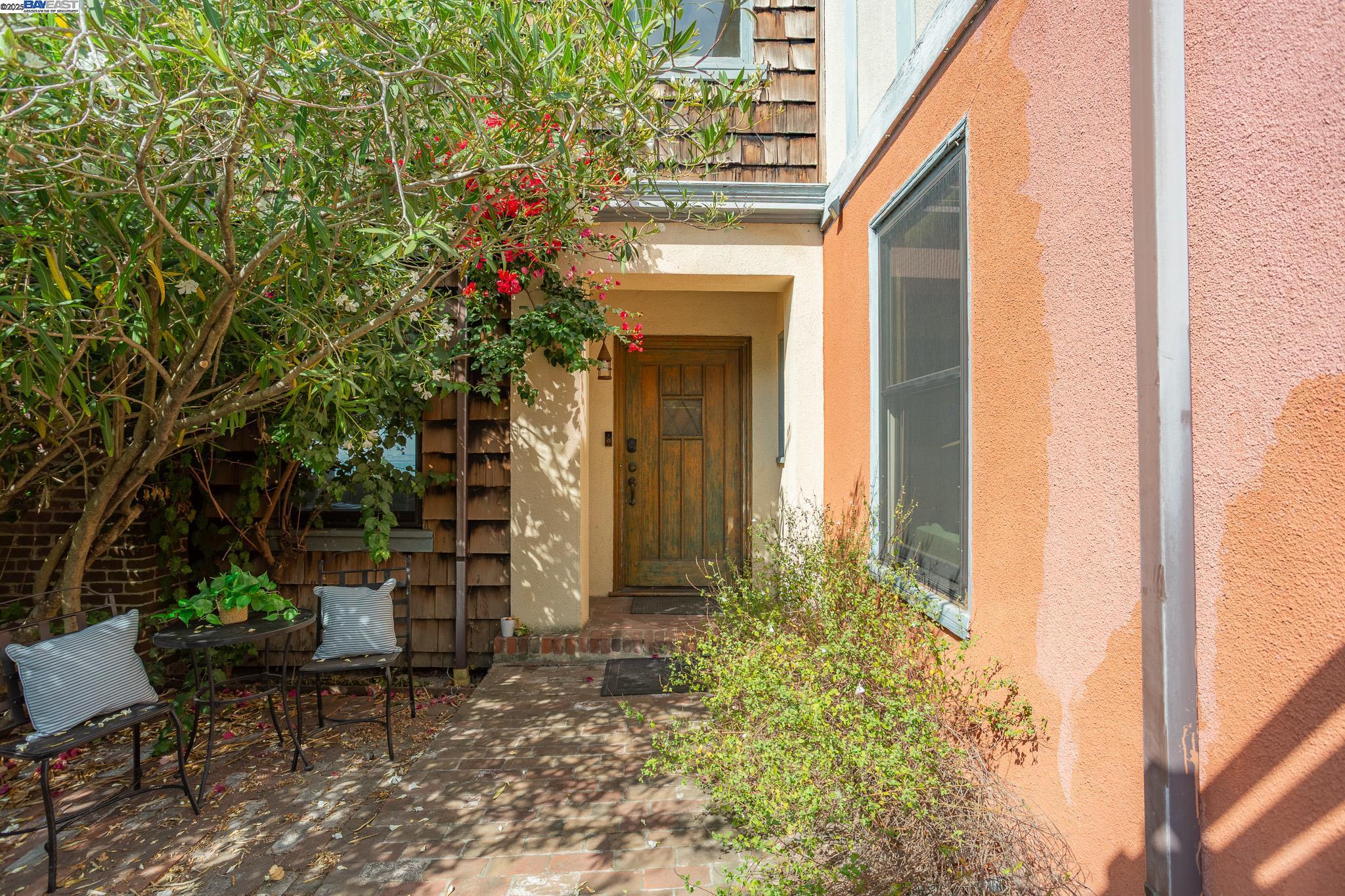 Detail Gallery Image 2 of 44 For 1514 La Loma Ave, Berkeley,  CA 94708 - 4 Beds | 4 Baths