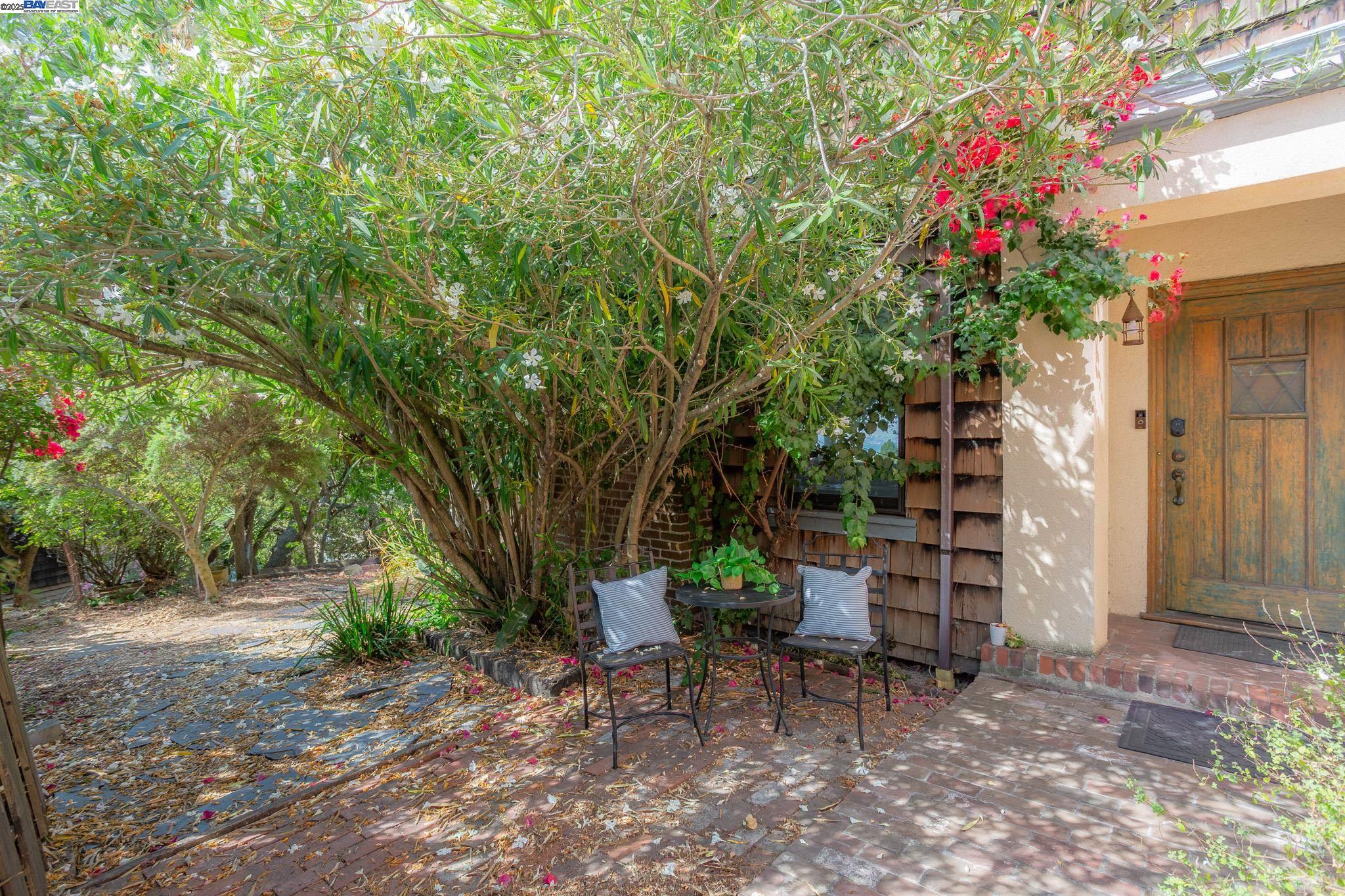 Detail Gallery Image 3 of 44 For 1514 La Loma Ave, Berkeley,  CA 94708 - 4 Beds | 4 Baths