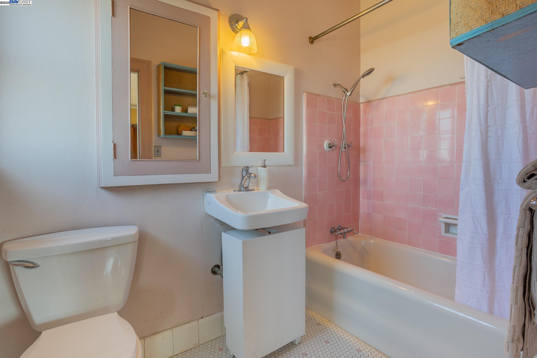 Detail Gallery Image 31 of 44 For 1514 La Loma Ave, Berkeley,  CA 94708 - 4 Beds | 4 Baths