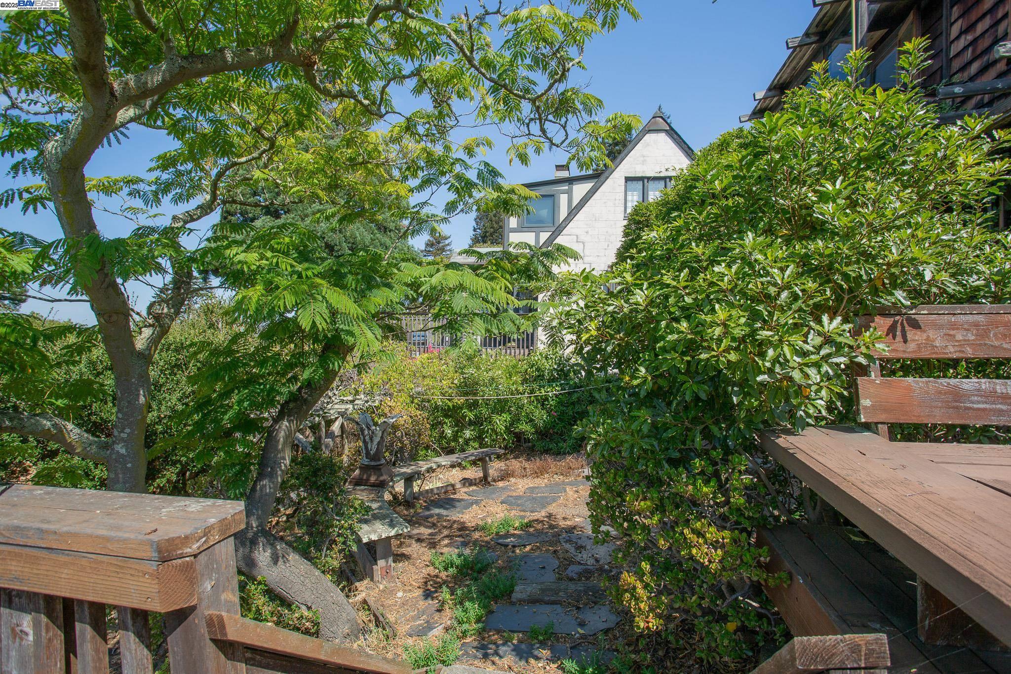 Detail Gallery Image 41 of 44 For 1514 La Loma Ave, Berkeley,  CA 94708 - 4 Beds | 4 Baths