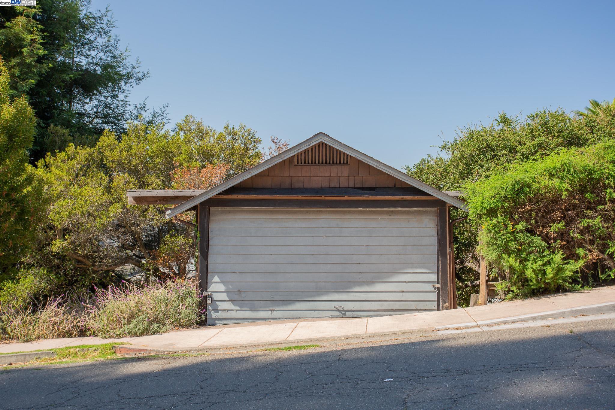 Detail Gallery Image 43 of 44 For 1514 La Loma Ave, Berkeley,  CA 94708 - 4 Beds | 4 Baths