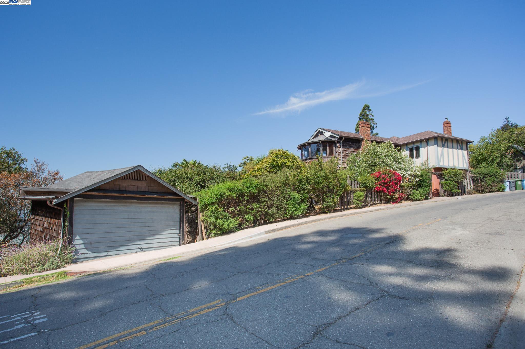 Detail Gallery Image 44 of 44 For 1514 La Loma Ave, Berkeley,  CA 94708 - 4 Beds | 4 Baths