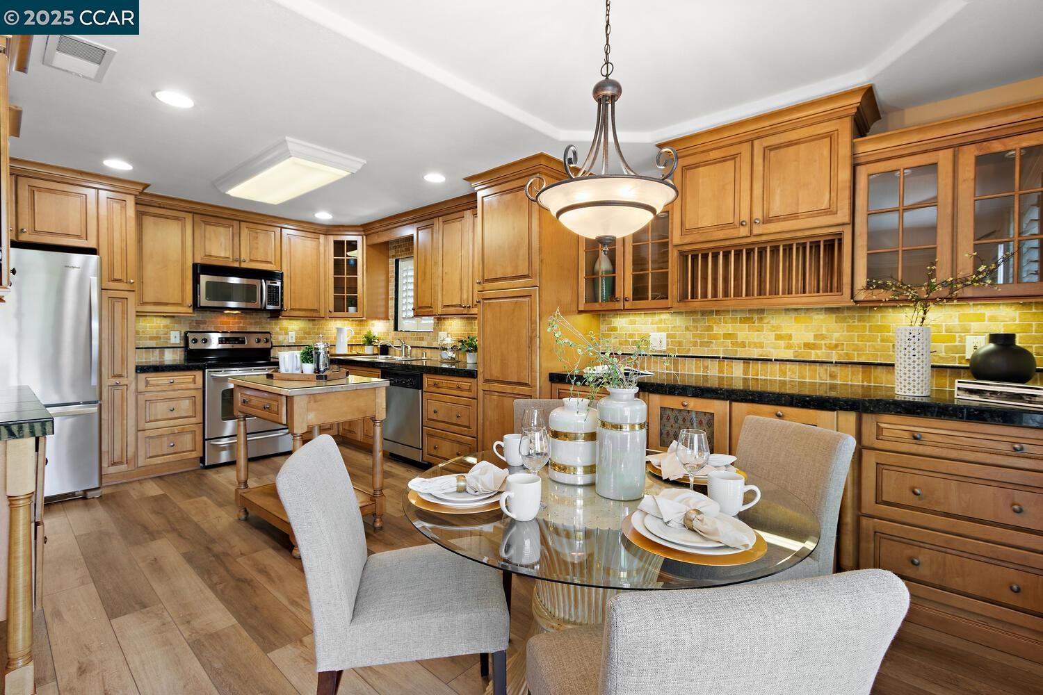 Photo #11: 41109845 Listing: Photo #11