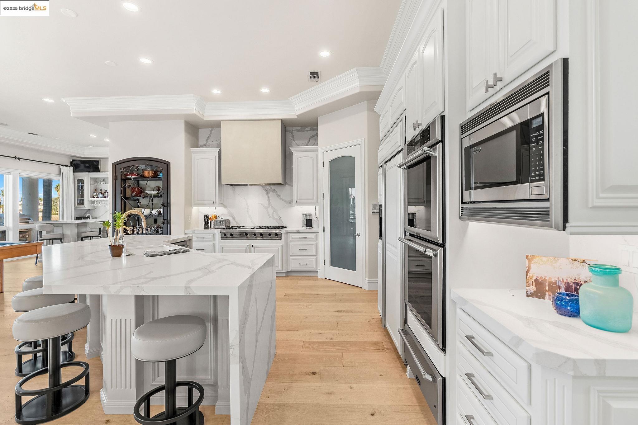 Detail Gallery Image 10 of 48 For 5055 Cabrillo Pt, Discovery Bay,  CA 94505 - 5 Beds | 5/1 Baths