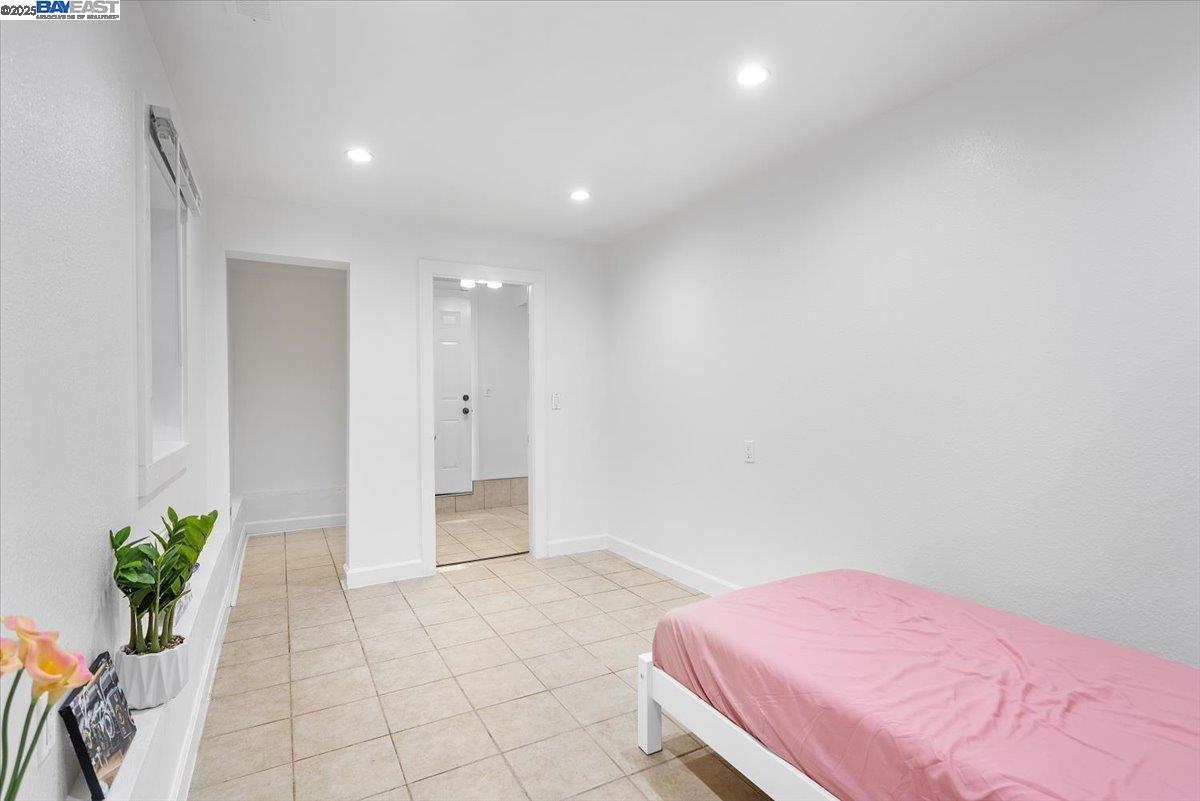 Detail Gallery Image 14 of 30 For 1539 International Blvd, Oakland,  CA 94606 - 4 Beds | 3 Baths