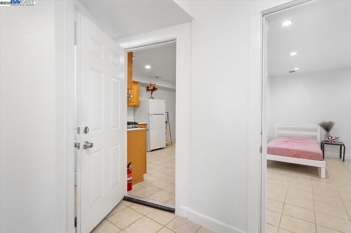 Detail Gallery Image 15 of 30 For 1539 International Blvd, Oakland,  CA 94606 - 4 Beds | 3 Baths