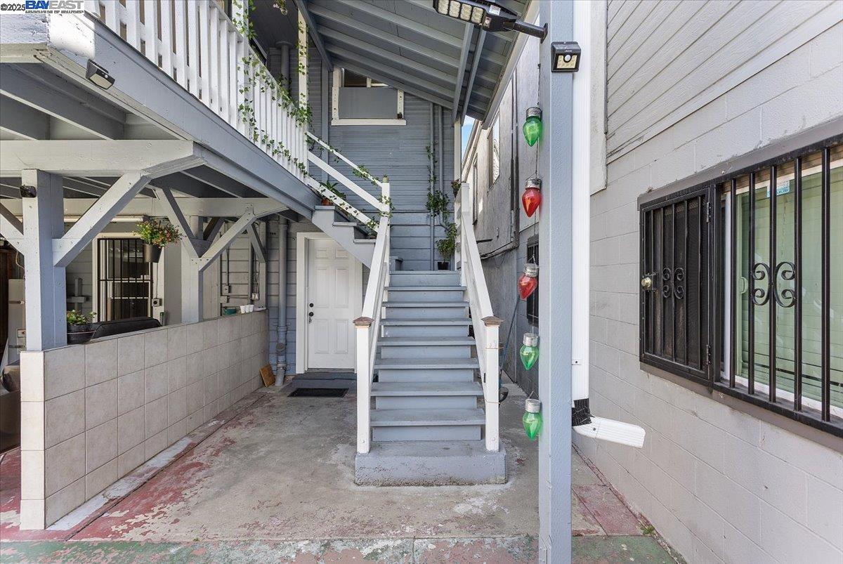 Detail Gallery Image 19 of 30 For 1539 International Blvd, Oakland,  CA 94606 - 4 Beds | 3 Baths