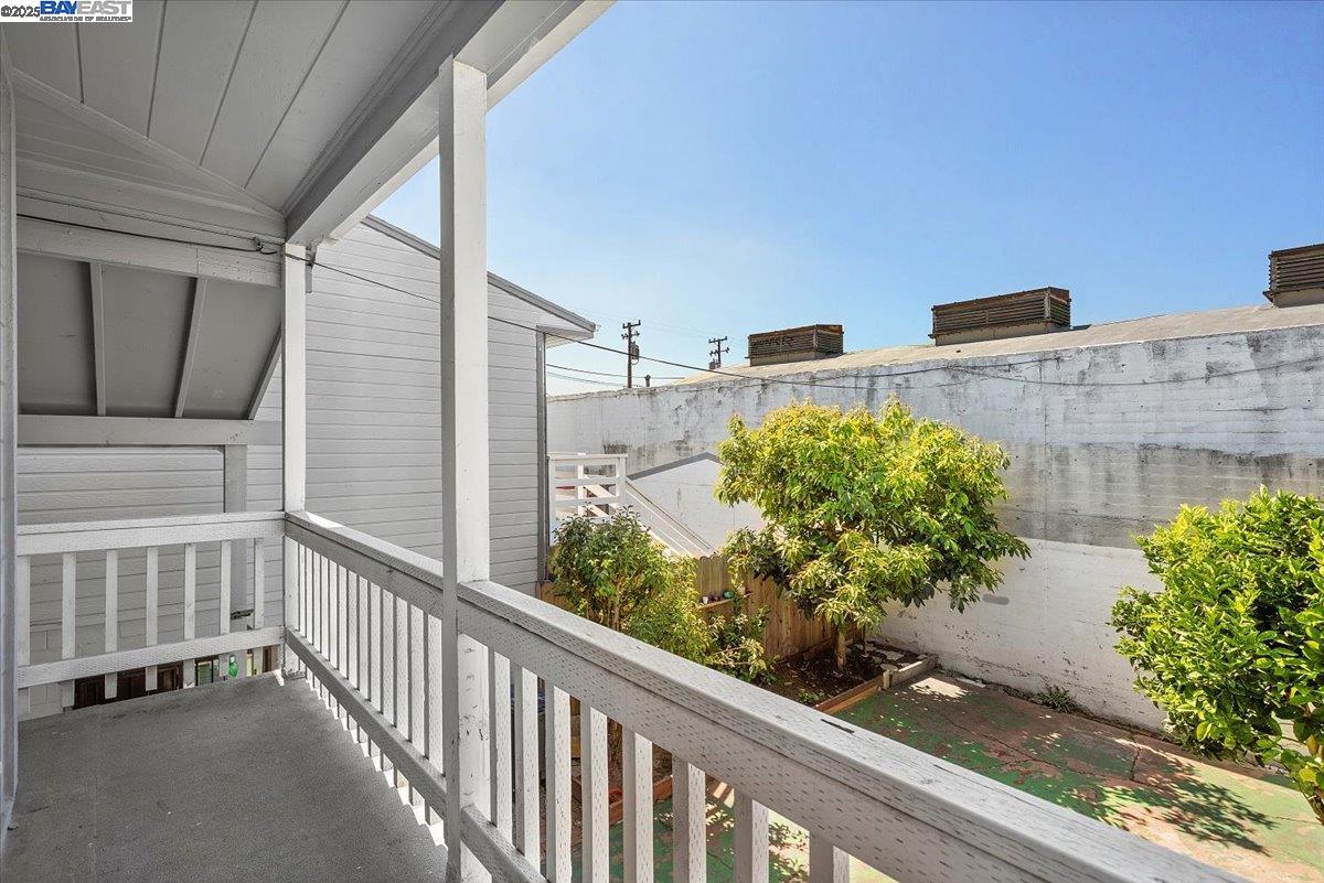 Detail Gallery Image 20 of 30 For 1539 International Blvd, Oakland,  CA 94606 - 4 Beds | 3 Baths