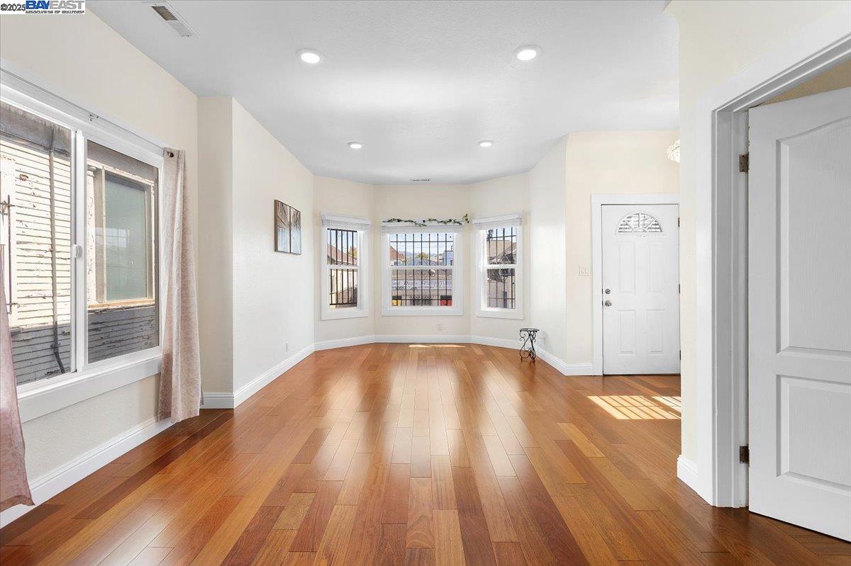 Detail Gallery Image 28 of 30 For 1539 International Blvd, Oakland,  CA 94606 - 4 Beds | 3 Baths