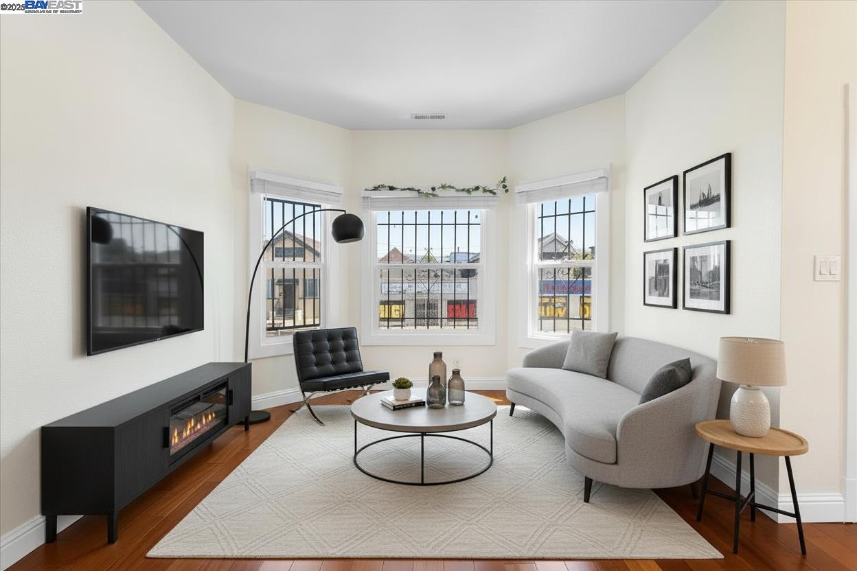 Detail Gallery Image 7 of 30 For 1539 International Blvd, Oakland,  CA 94606 - 4 Beds | 3 Baths