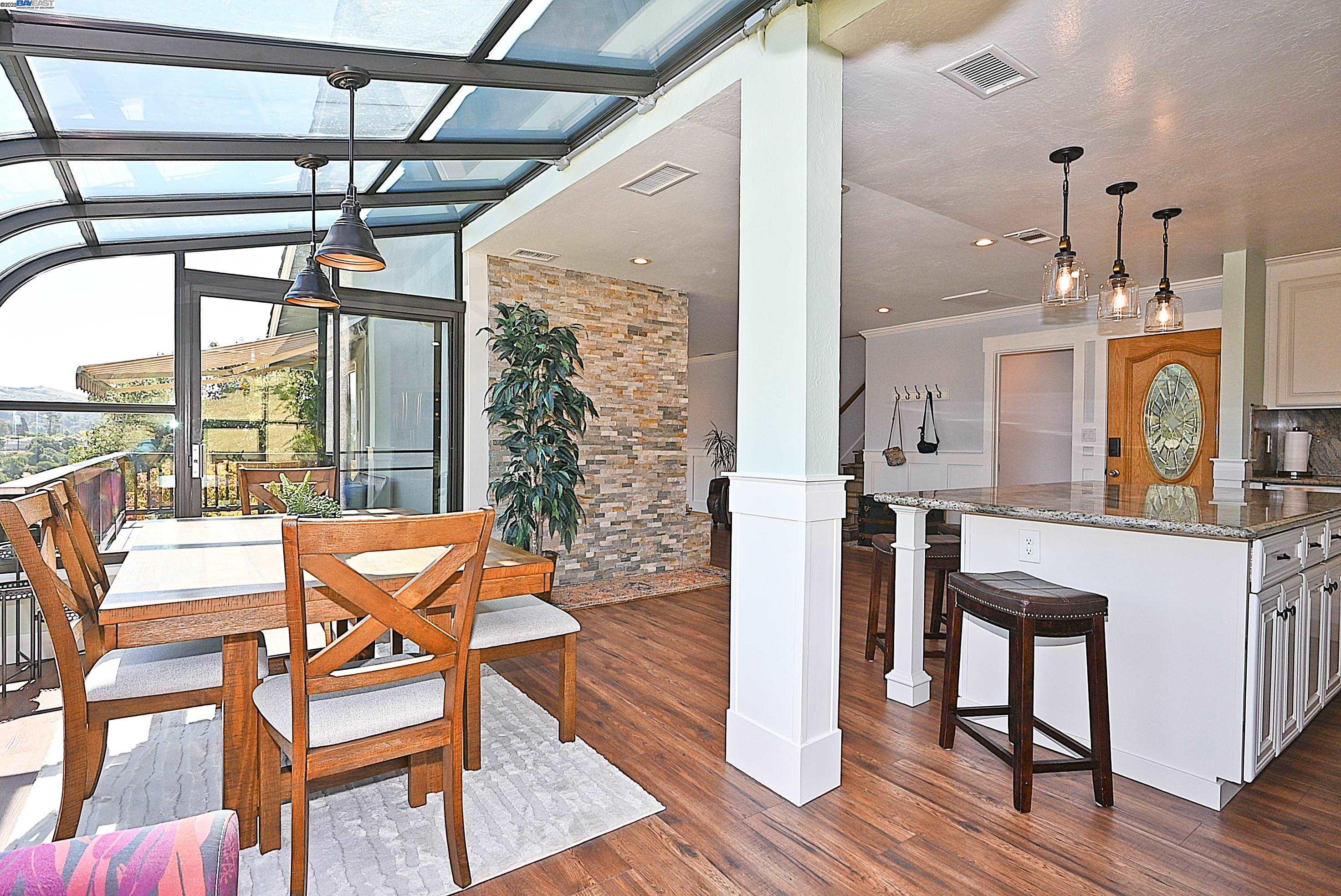 Detail Gallery Image 11 of 58 For 5295 Winifred Dr, Castro Valley,  CA 94546 - 5 Beds | 3 Baths