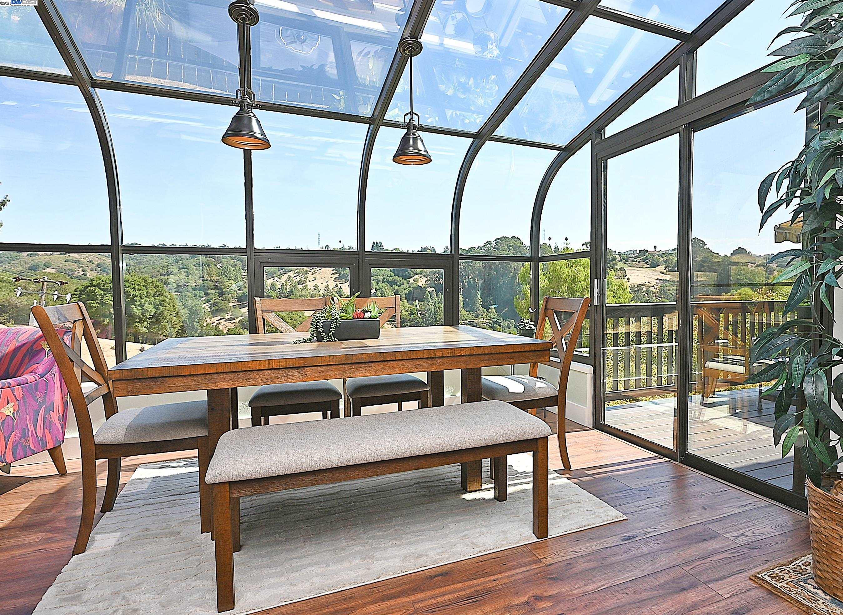 Detail Gallery Image 12 of 58 For 5295 Winifred Dr, Castro Valley,  CA 94546 - 5 Beds | 3 Baths