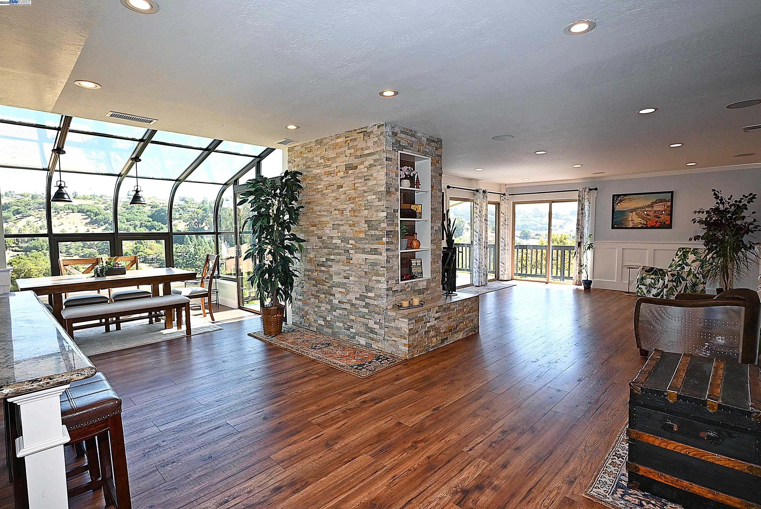 Detail Gallery Image 13 of 58 For 5295 Winifred Dr, Castro Valley,  CA 94546 - 5 Beds | 3 Baths