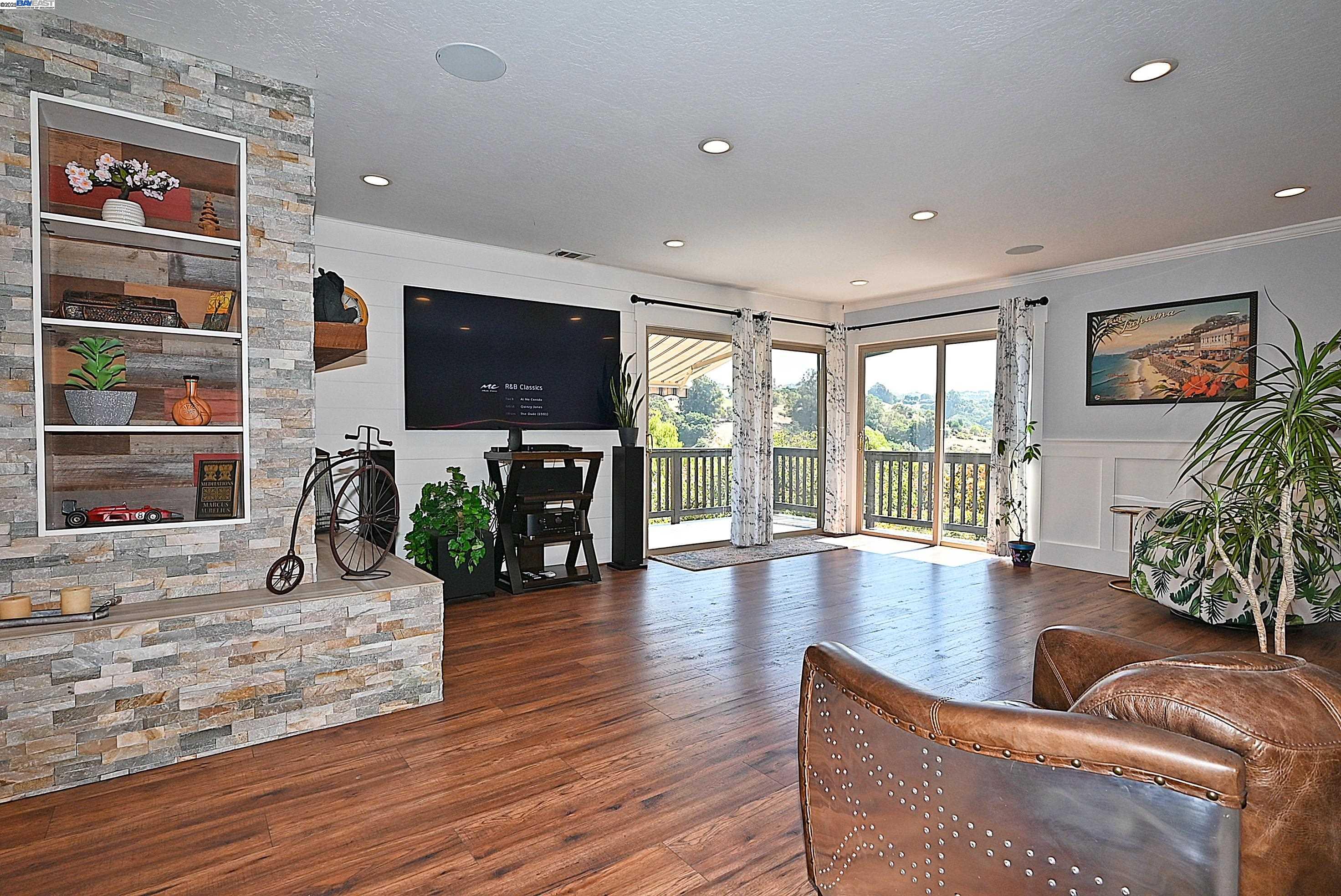 Detail Gallery Image 14 of 58 For 5295 Winifred Dr, Castro Valley,  CA 94546 - 5 Beds | 3 Baths
