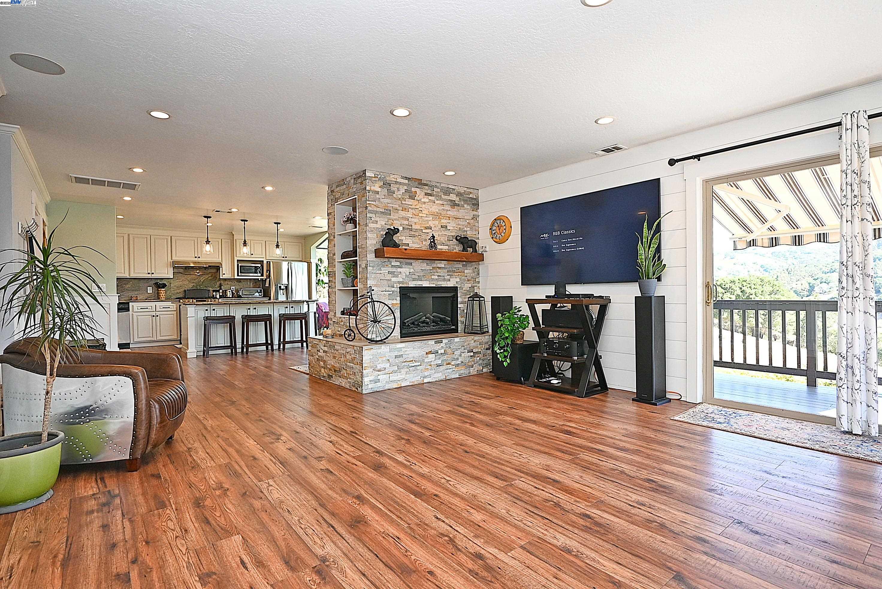 Detail Gallery Image 17 of 58 For 5295 Winifred Dr, Castro Valley,  CA 94546 - 5 Beds | 3 Baths