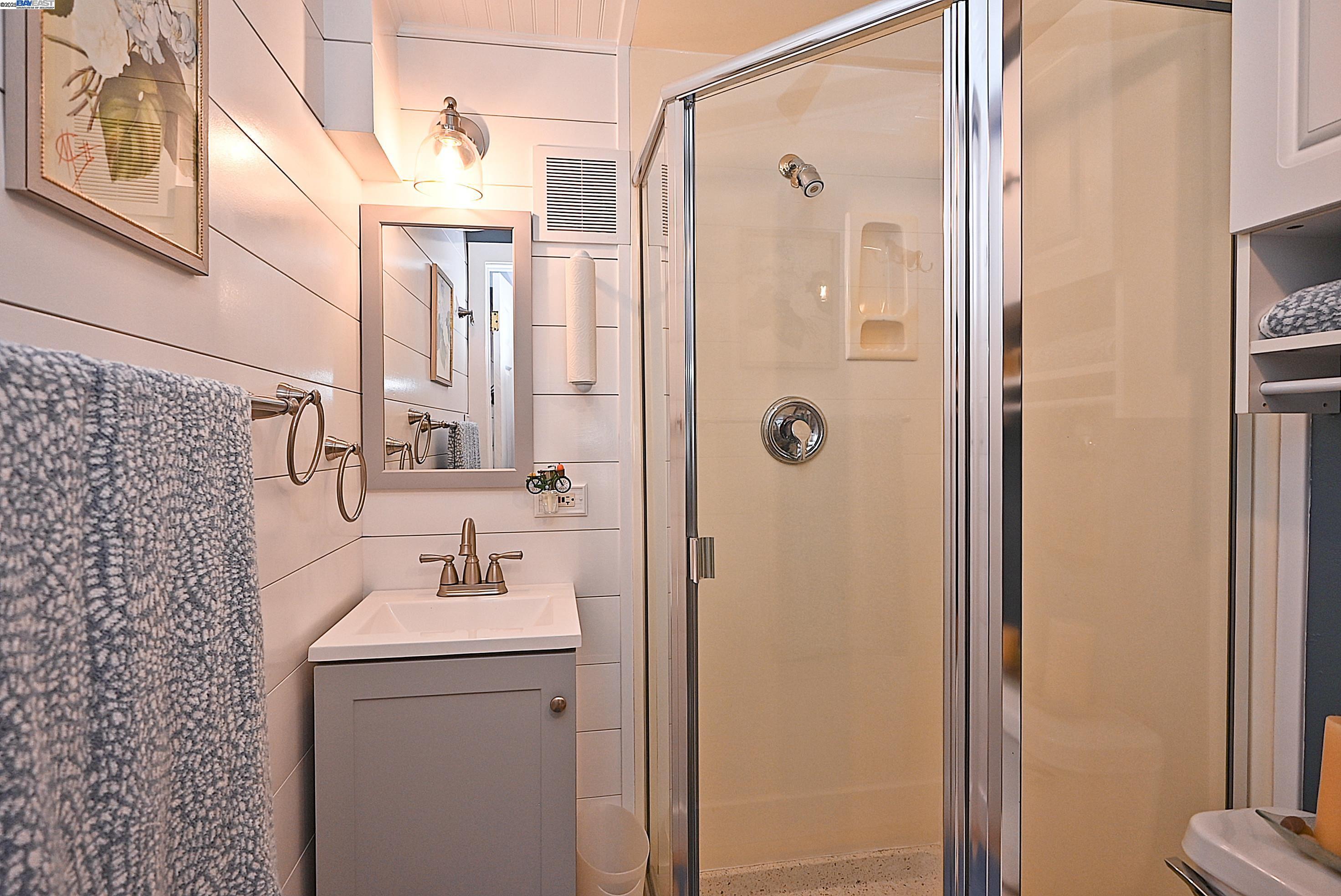 Detail Gallery Image 26 of 58 For 5295 Winifred Dr, Castro Valley,  CA 94546 - 5 Beds | 3 Baths