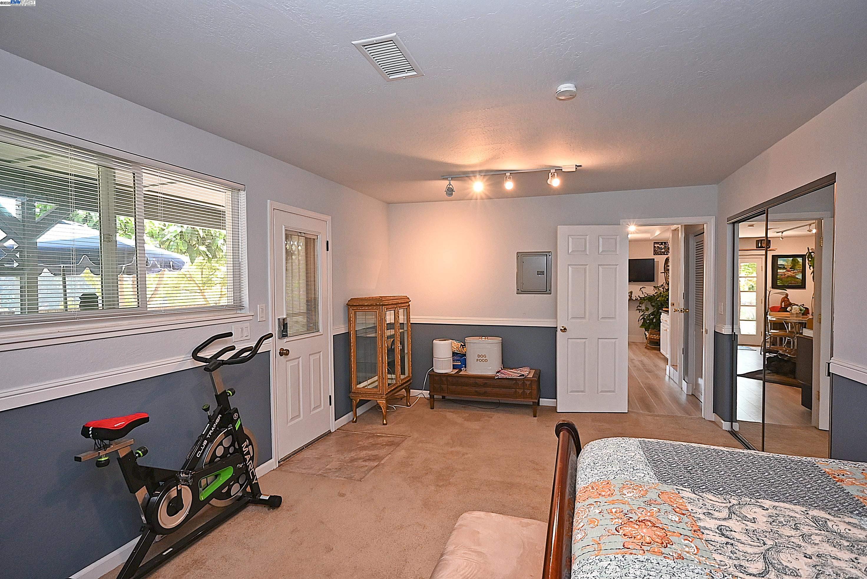 Detail Gallery Image 31 of 58 For 5295 Winifred Dr, Castro Valley,  CA 94546 - 5 Beds | 3 Baths